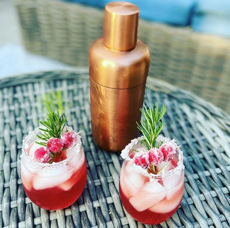 Let's make this day's taco Tuesday on the festive side, shall we?

Cranberry Margaritas coming right up.

Ingredients:

6 oz tequila
2 oz cranberry simple syrup
2 oz grand marnier
4oz cranberry juice
juice of 2 limes
10 fresh rosemary leaves
cranberr