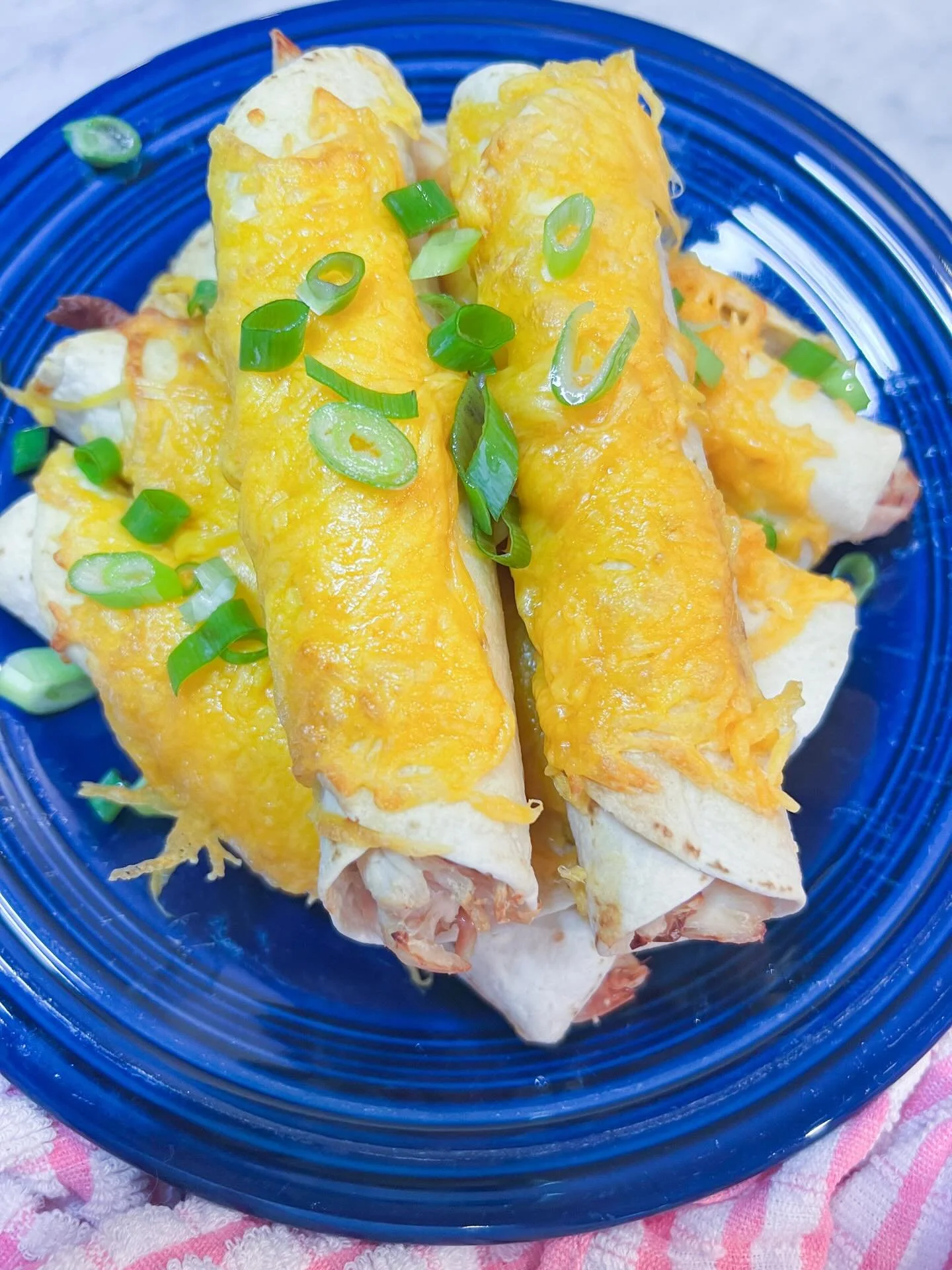 It's a finger food kinda week as we ramp up toward the Super Bowl on 2/8. And these air fried chicken flautas? Not to be missed.

full recipe on lindsayEats.com
link in bio @_lindsayeats_ 

#tacotuesday #flautas #chicken #lindsayEats.com #sandiego