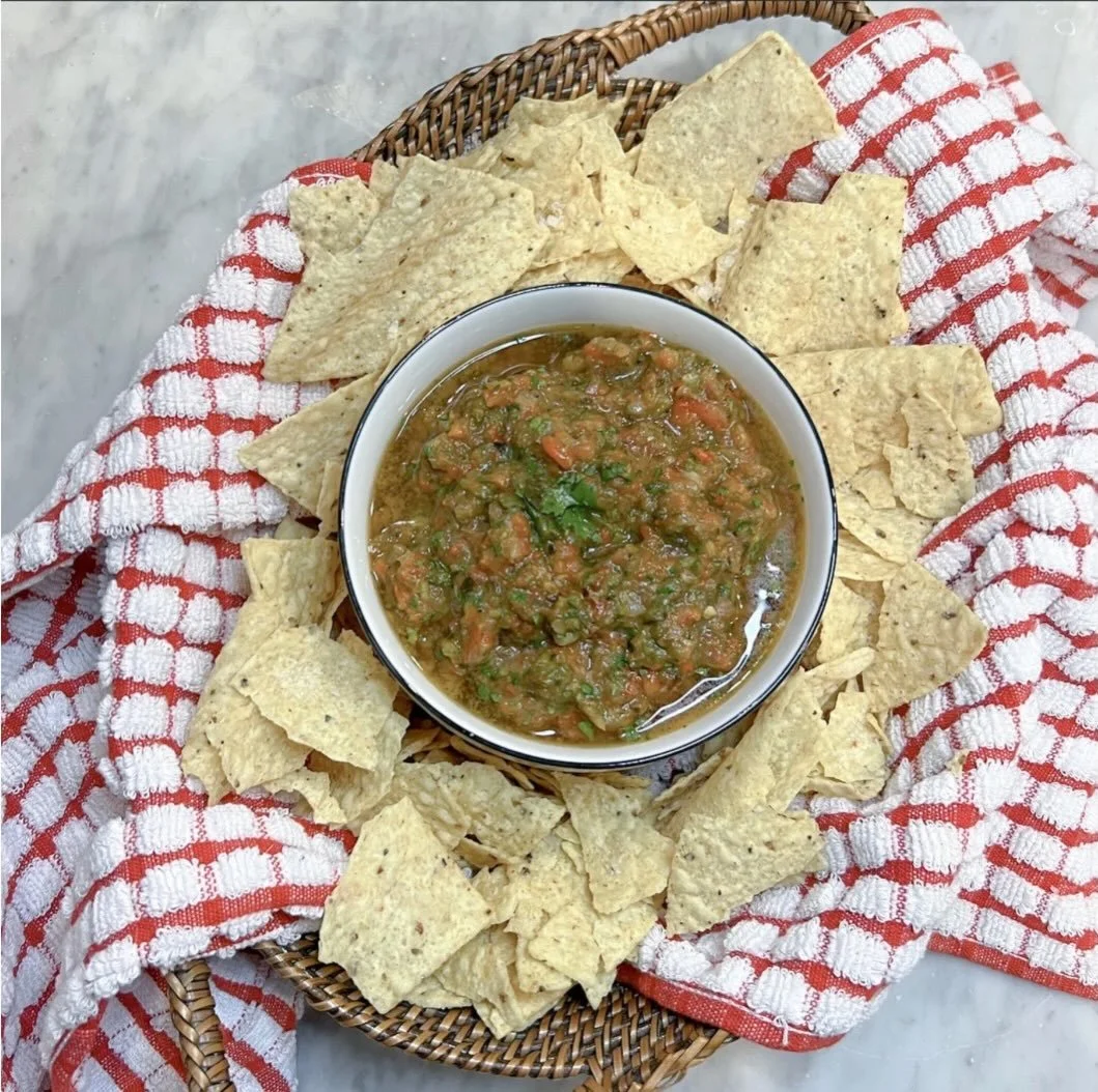 Chips and salsa anyone?

full recipe on lindsayEats.com
link in bio @_lindsayeats_ 

#chips #salsa #tacotuesday #lindsayEats #sandiego