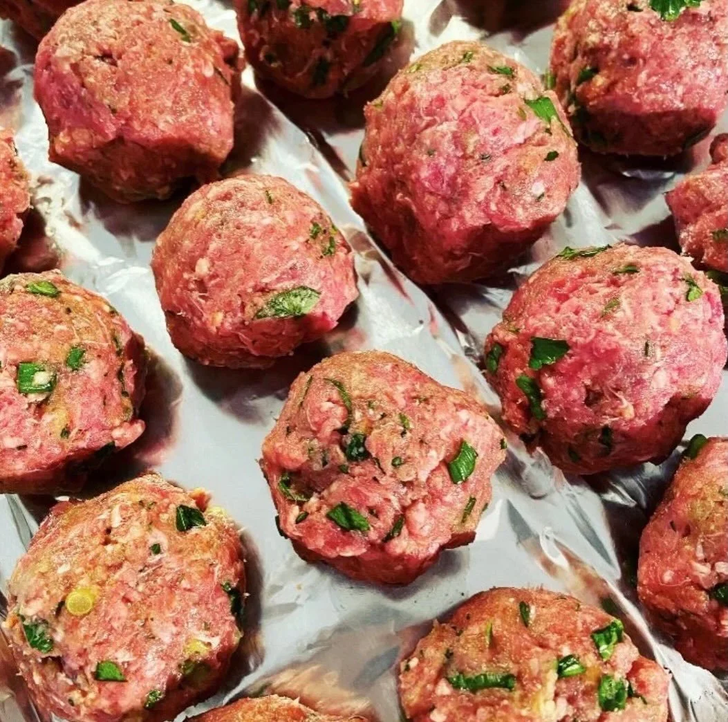 Lamb meatballs anyone?

full recipe on lindsayEats.com
link in bio @_lindsayeats_ 

#lamb #meatballs #greekfood #lindsayEats #recipedeveloper