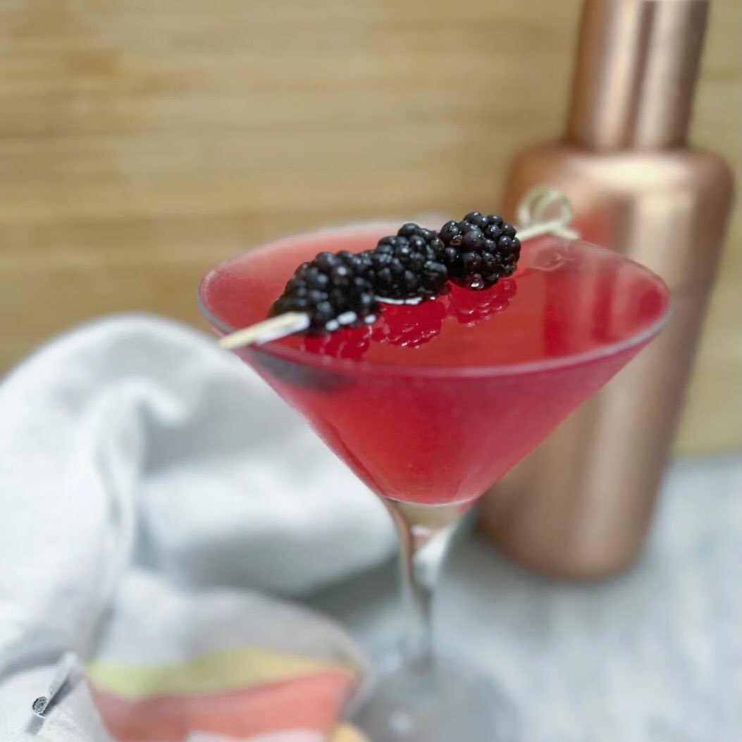 Gin spritz...

Ingredients:

2 oz gin
4 oz club soda
2 oz cranberry juice
juice of 1 lime

Directions:

Place all ingredients in a shaker. Add ice. Shake until combined. 
Makes one drink. Pour into glass and add garnish of your choice.

Thank me late