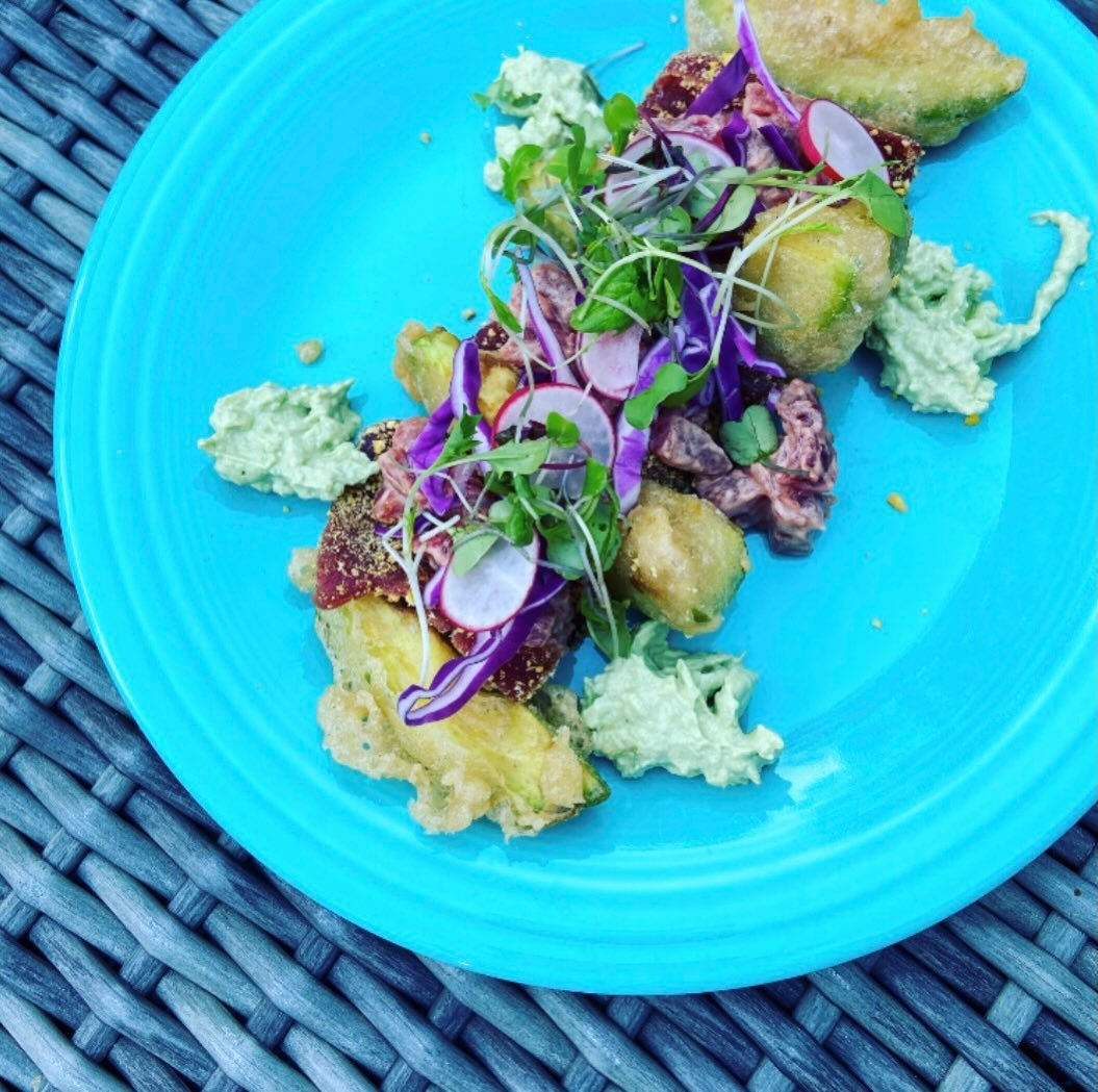 Taco Tuesday... but reconstruct it.

full recipe on lindsayEats.com
link in bio @_lindsayeats_ 

#fishtaco #avocado #bluefin #tacotuesday #lindsayEats