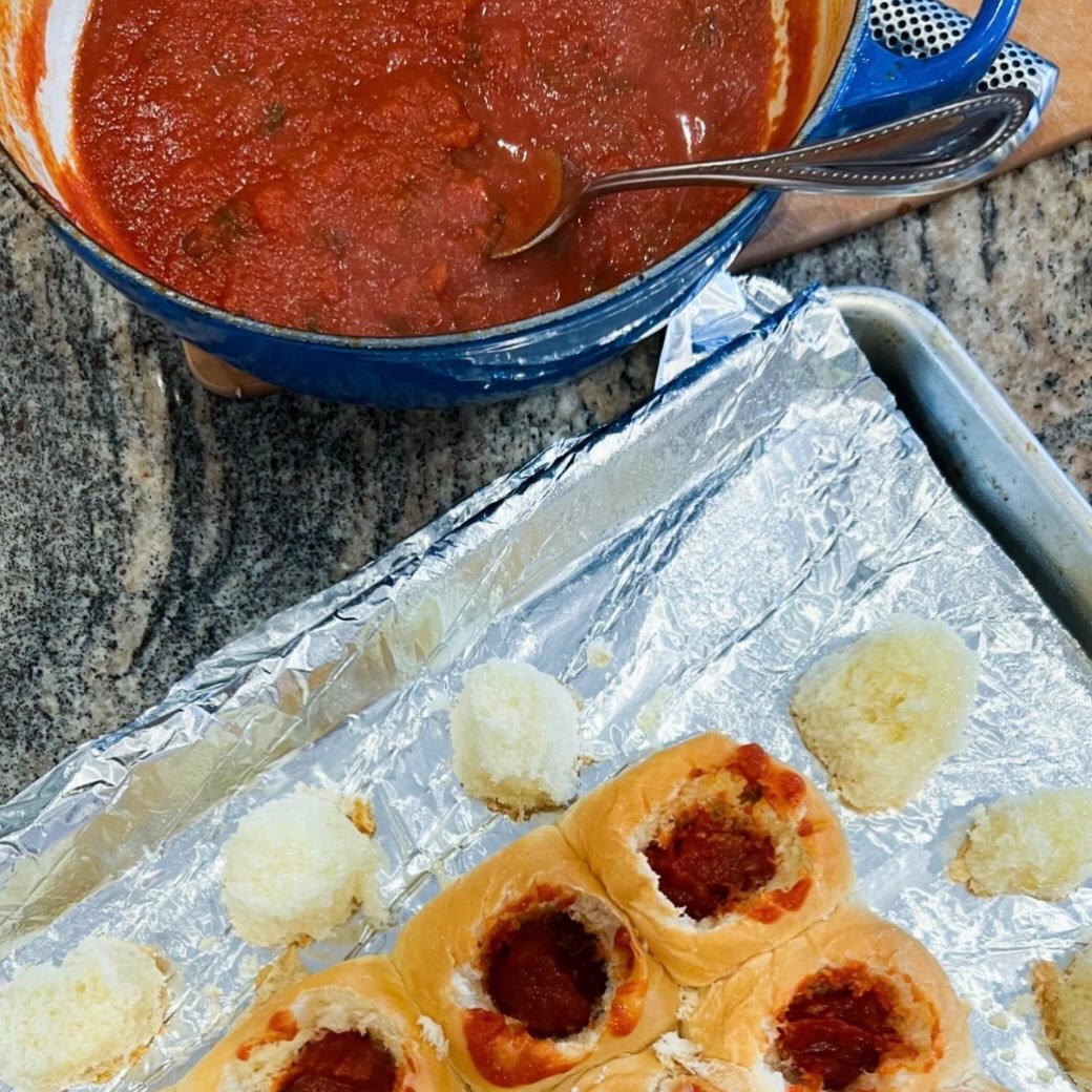 Marinara... cause you're gonna need it for what's next

full recipe on lindsayEats.com
link in bio @_lindsayeats_ 

#marina #sauce #tomato #lindsayEats #recipedeveloper