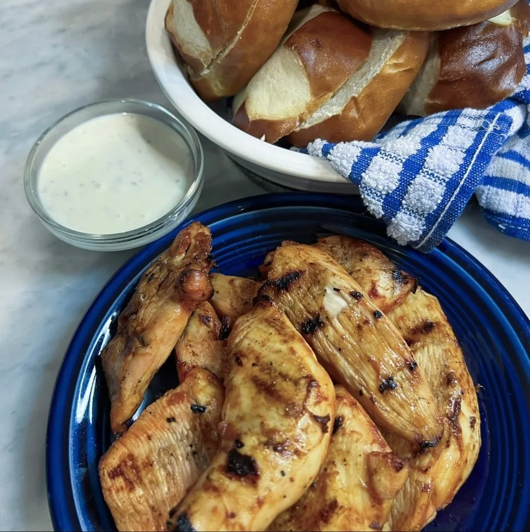 Bbq's can't just be all about the burgers...

make sure to include this bbqish grilled chicken as part of your spread.

full recipe on lindsayEats.com
link in bio @_lindsayeats_ 

#bbq #memorialday #chicken #grill #lindsayEats