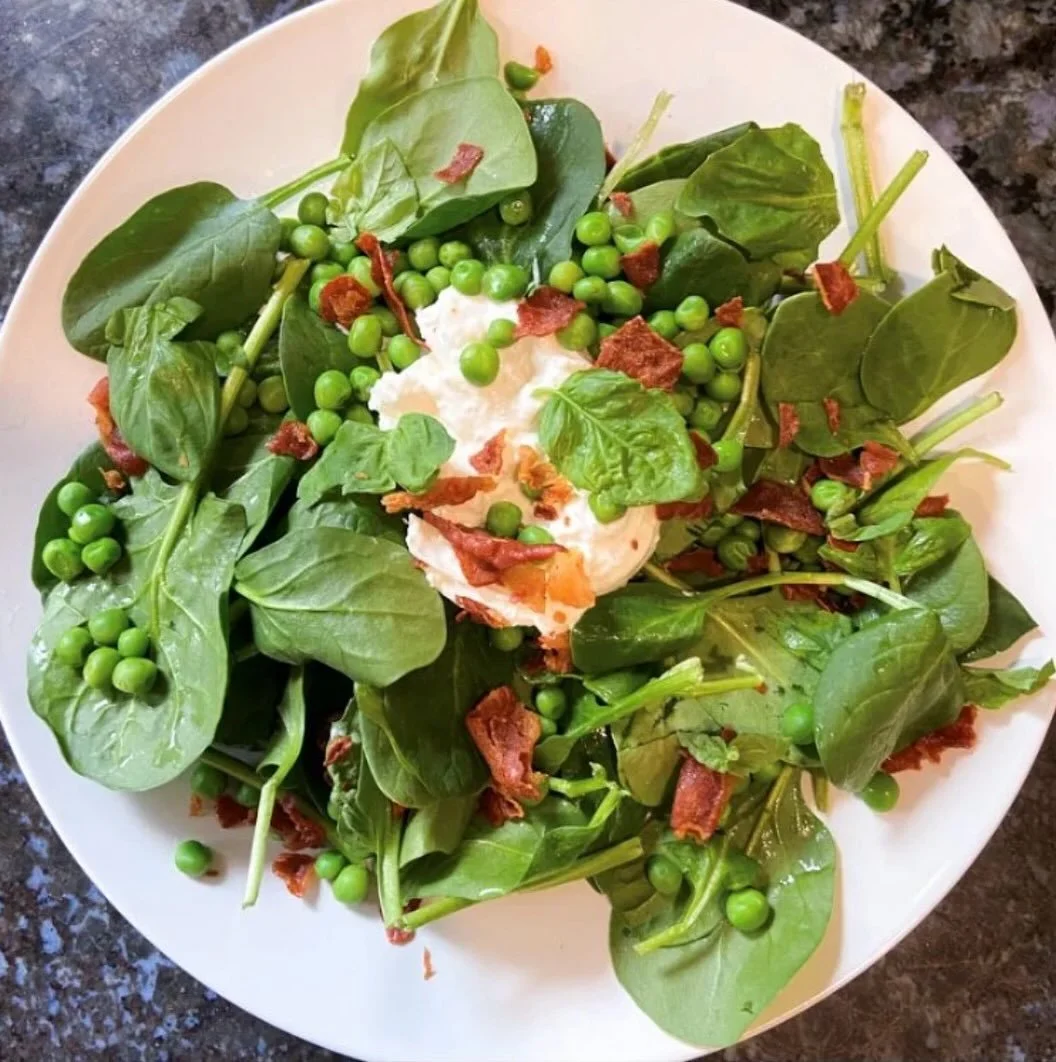 Spinach salad... 

full recipe on lindsayEats.com
link in bio @_lindsayeats_ 

#proscuitto #peas #burrata #salad #lindsayEats