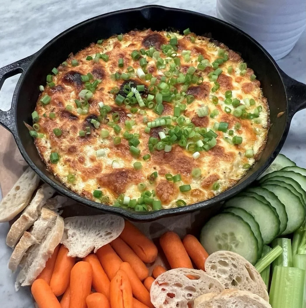 Buffalo chicken dip... it's a mid-week necessity 

full recipe on lindsayEats.com
link in bio @_lindsayeats_ 

#buffalochicken #buffalo #chicken #dip #lindsayEats