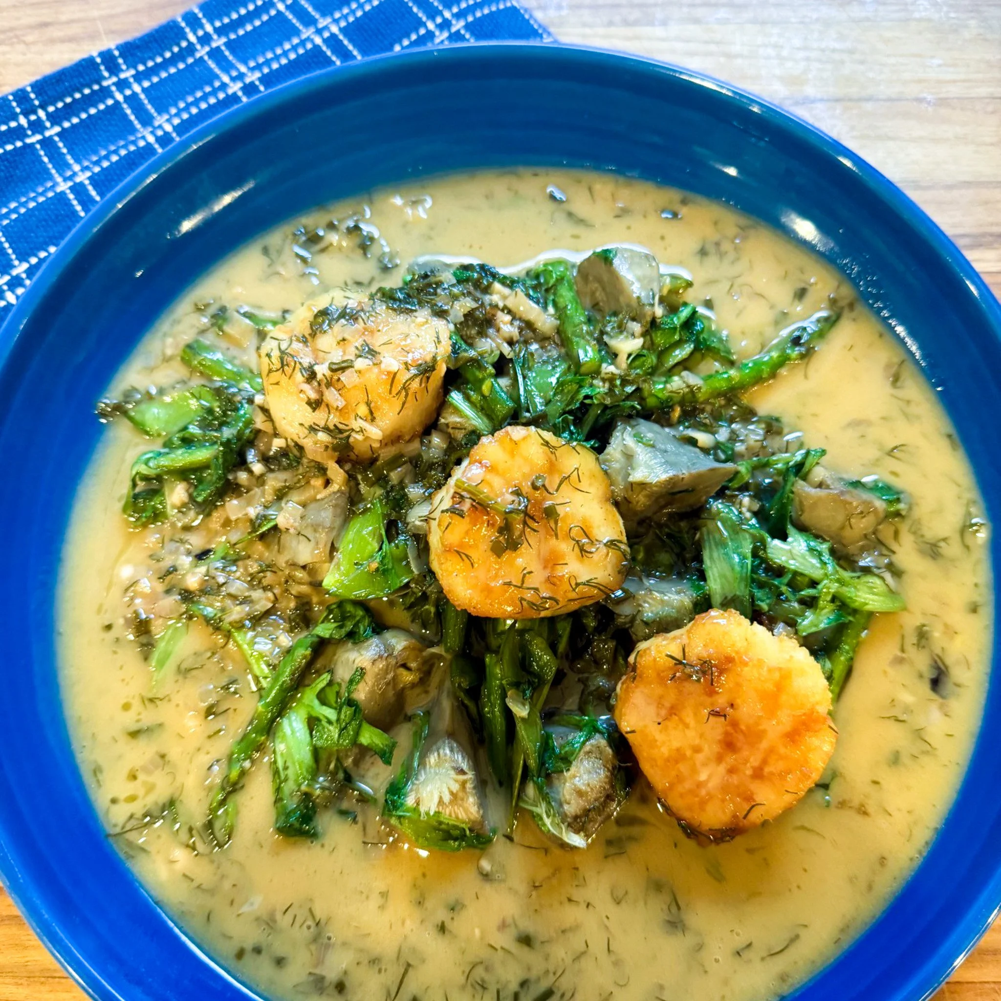 pan seared scallops with lemon beurre blanc and veg
