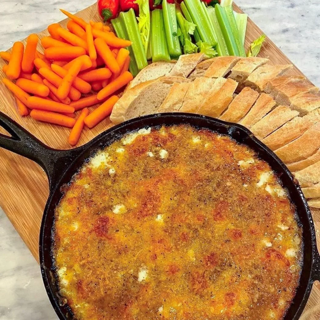 Rolling into the weekend with this hit artichoke dip...

full recipe on lindsayEats.com
link in bio @_lindsayeats_ 

#dip #artichokedip #artichoke #snacks #lindsayEats