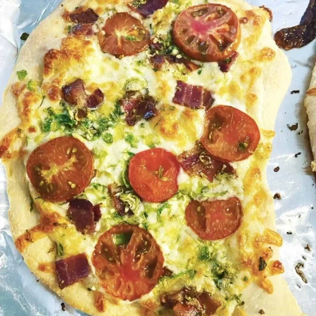 BBT... brussels, bacon, and tomato 

full recipe on lindsayEats.com
link in bio @_lindsayeats_ 

#pizza #brussels #bacon #tomato #lindsayEats