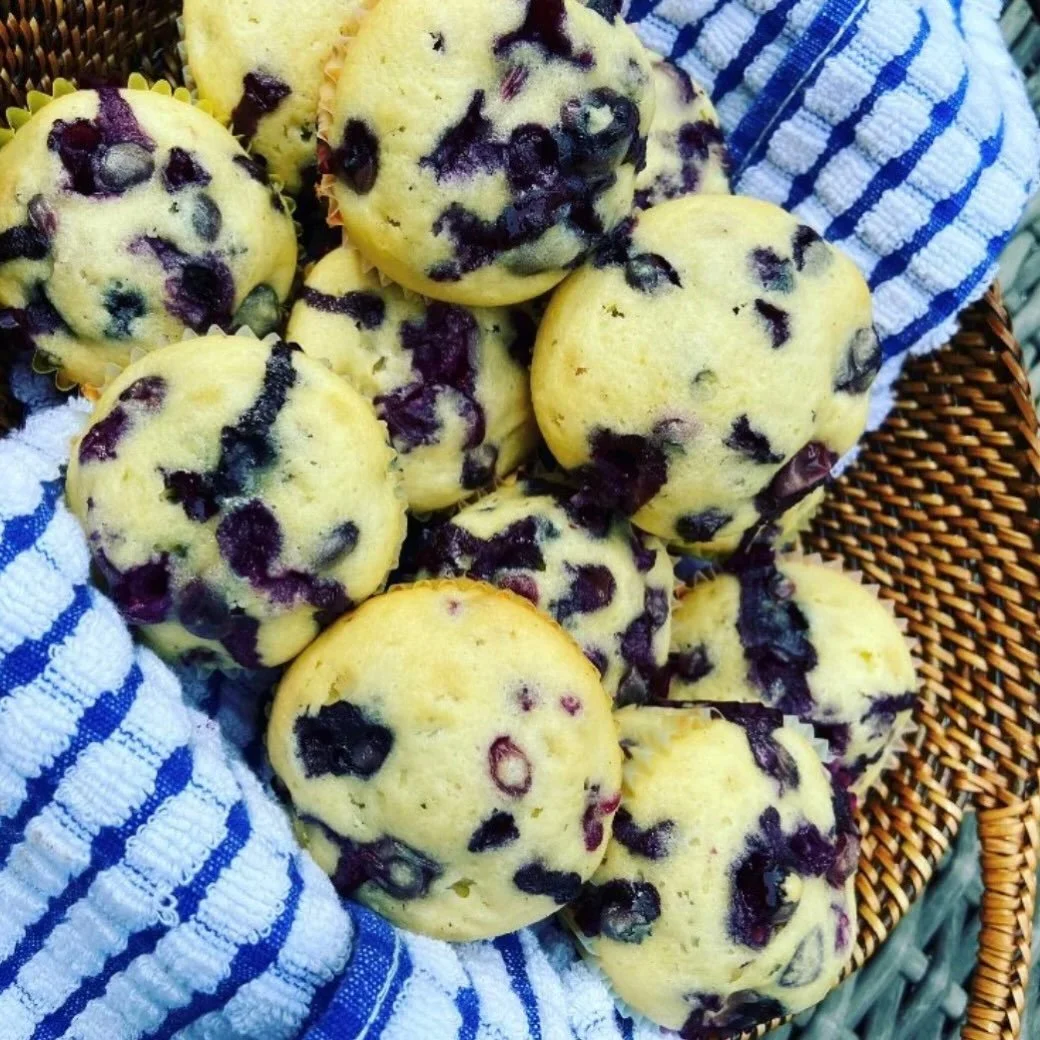 Blueberry muffins. Kinda the perfect everything snack...

full recipe on lindsayEats.com
link in bio @_lindsayeats_ 

#muffins #blueberry #blueberrymuffins #snack #lindsayeats