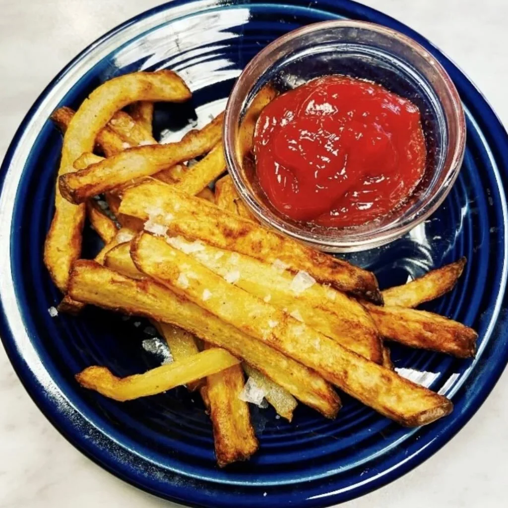 Homemade fries just hit differently, no?

full recipe on lindsayEats.com
link in bio @_lindsayeats_ 

#fries #frenchfries #potato #airfryer #lindsayEats
