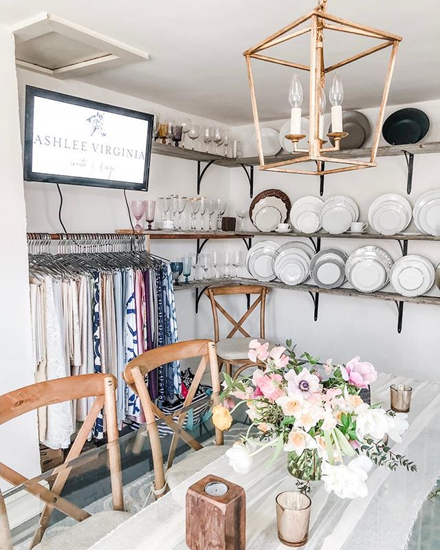Our Middleburg studio is so inspiring! We love being able to pull linens and other rentals when we chat with clients. Having fresh flowers from @naturecomposed downstairs is the icing on the cake! We are working on some great weddings and other private events this year. Feeling so lucky this spring! #thecornergarden #springwedding #wedding #loudouncounty #loudounweddings #middleburg #aveweddings