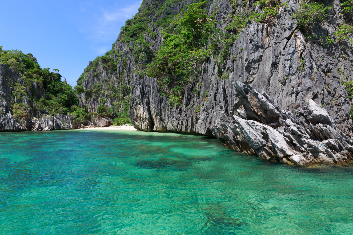 captains-daughter-elena-levon-philippines-coron-island-free-wilderness-off-the-beaten-track-unique-camping-fishing-diving-adventure-solo-woman-traveling-travel-wonderlust-sailing-boat-ca81.jpg