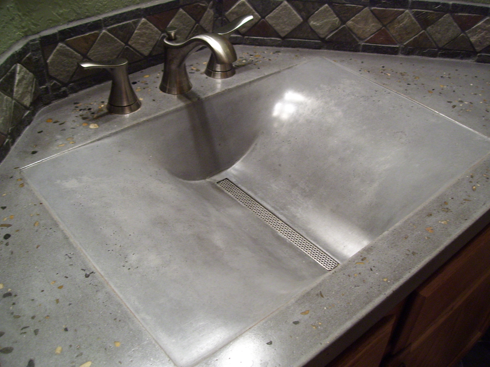 Dwayne sink with insert.jpeg