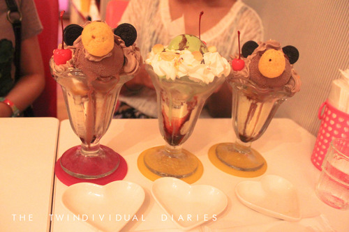 Animated ice-cream. Two bears and a turtle