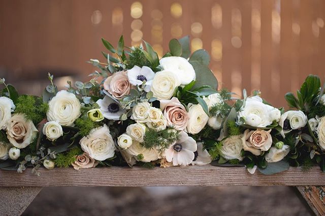 Feels right to post some pretty flowers on this drizzly morning! I kinda love gloomy mornings and we all know we need the rain so.. bring it on 🌧 Happy Monday, all!!!!
.
.
.
.
.
.
.
.
.
.
#stevieferreiraphotography #wedding #weddingdetails #weddingd