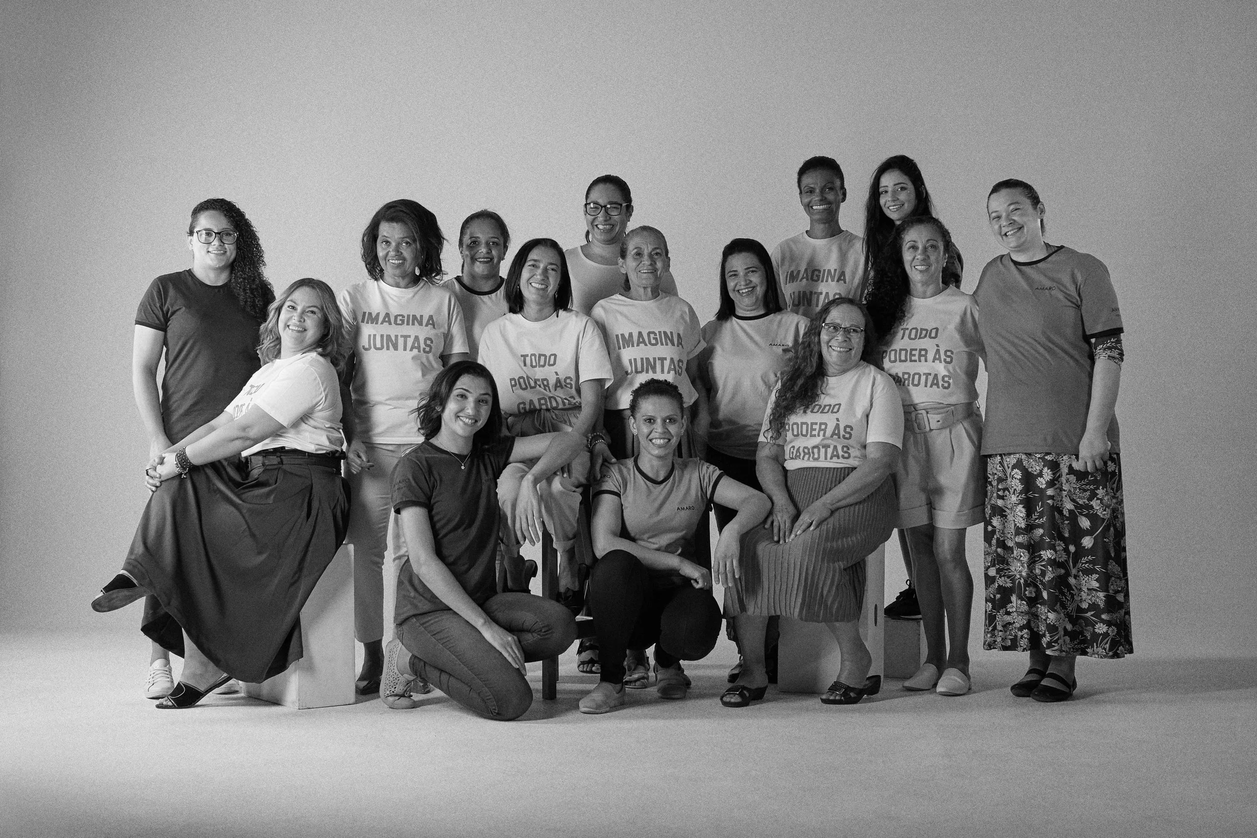 Da esquerda para a direita: Elisangela dos Santos, Viviane Martins, Carmélia Figueredo, Neusa Sousa, Iracema Rodrigues, Claudiane Rosa, Lizandra Costa, Joanildes de Souza, Eliene Oliveira, Marilene Conceição, Marilene Moreira, Lauriete Fonseca, Amanda Morare, Otacilia Soares e Elisangela Correia. 