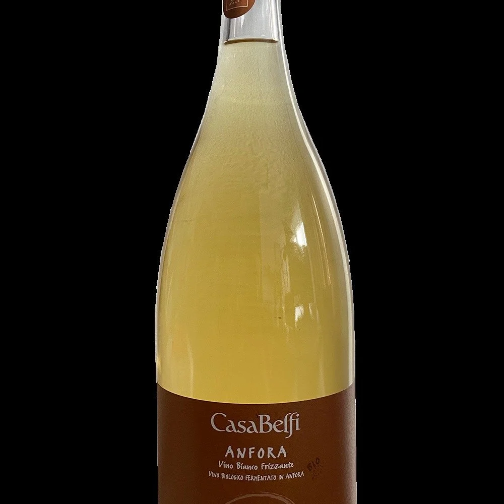 Anfora. 100% Glera en macération. 1,5 litre de joie pure! 
Dispo à l'unité sur la boutique IP de la SAQ jusqu'au 9 avril !
https://www.saq.com/fr/15448908
Lien dans la bio pour les autres vins du porte folio en vente à