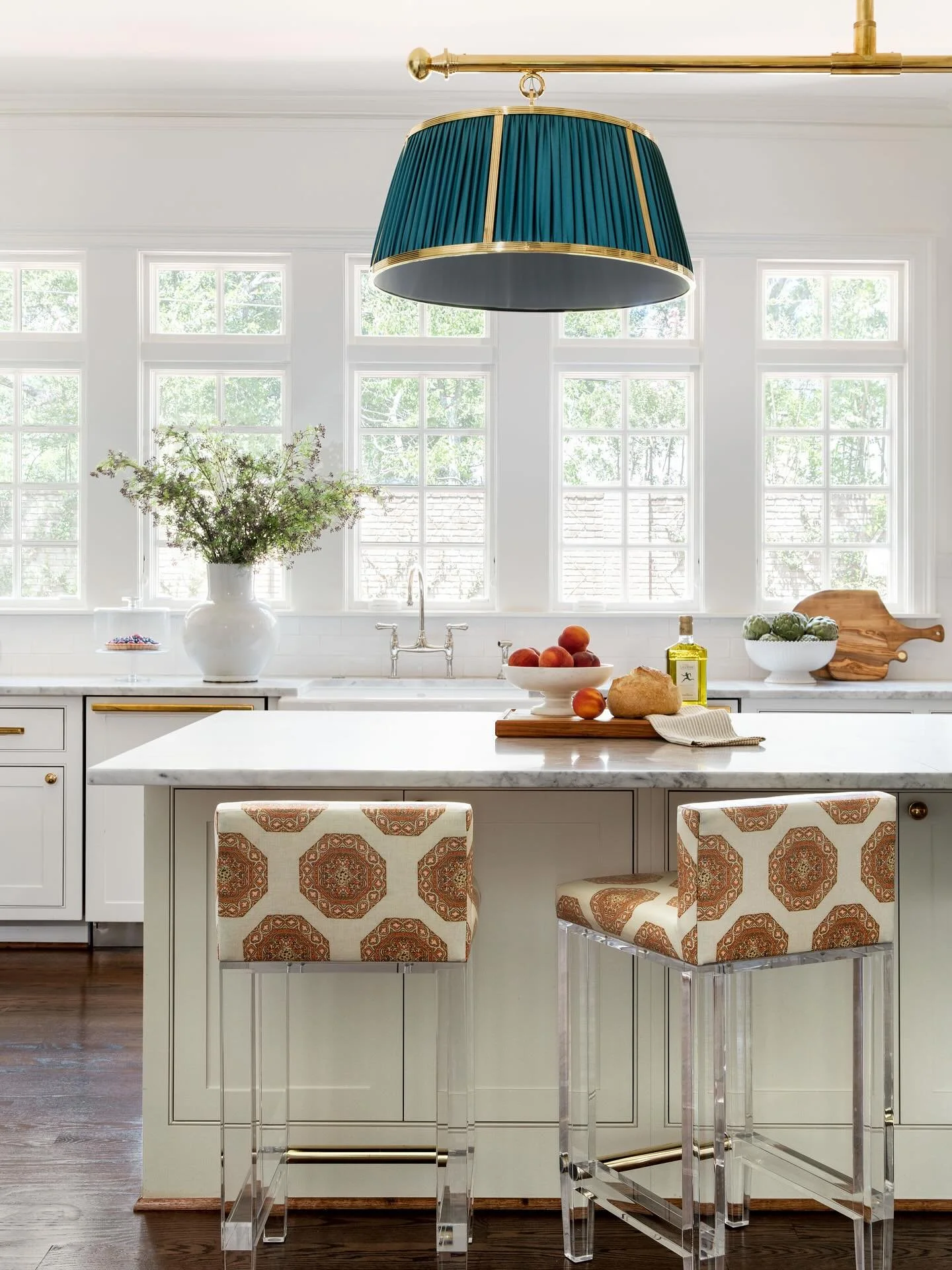 💋👩🏽&zwj;🍳 #amandasimmonsinteriors #houstondesign #houstoninteriordesigner #houstondesign #lovewhereyoulive #kitchendesign #homeinspo #housebeautiful #houstonhomes #texasdesigner #homedecor #homedesign