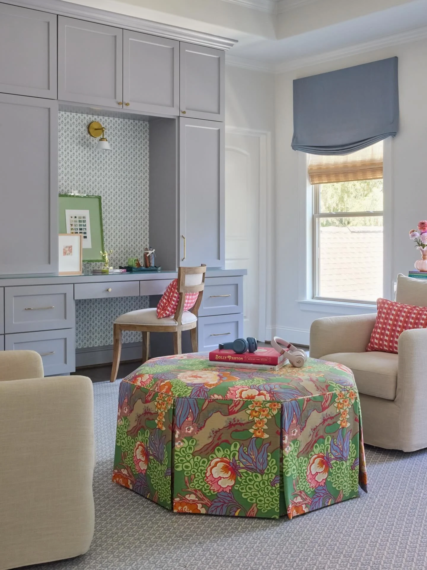 Can&rsquo;t beat this room! #amandasimmonsinteriors #houstondesign #houstoninteriordesigner #houstondesign #lovewhereyoulive #studynook #homeinspo #housebeautiful #houstonhomes #texasdesigner #homedecor #homedesign