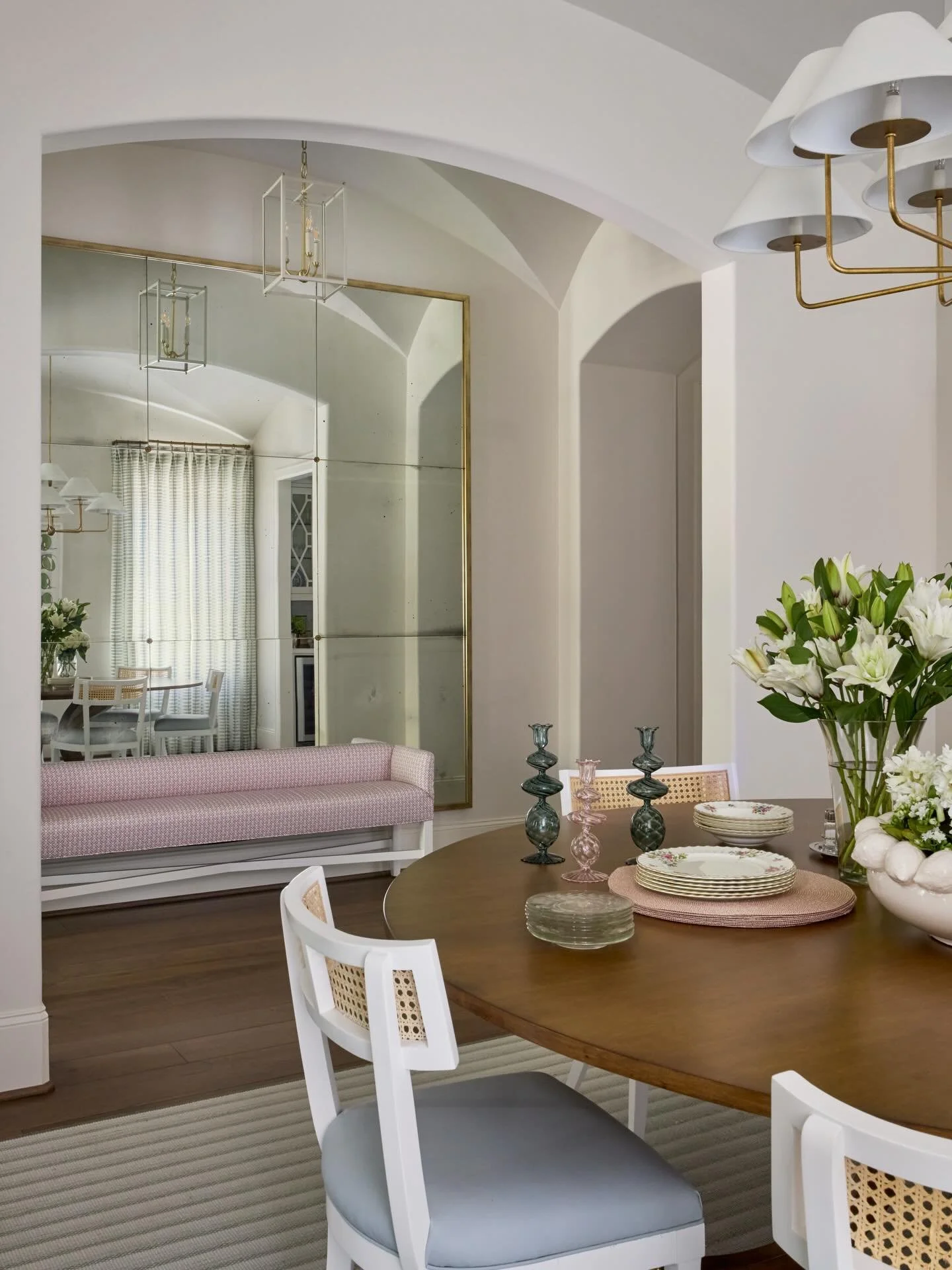 Time to set the table #amandasimmonsinteriors #houstondesign