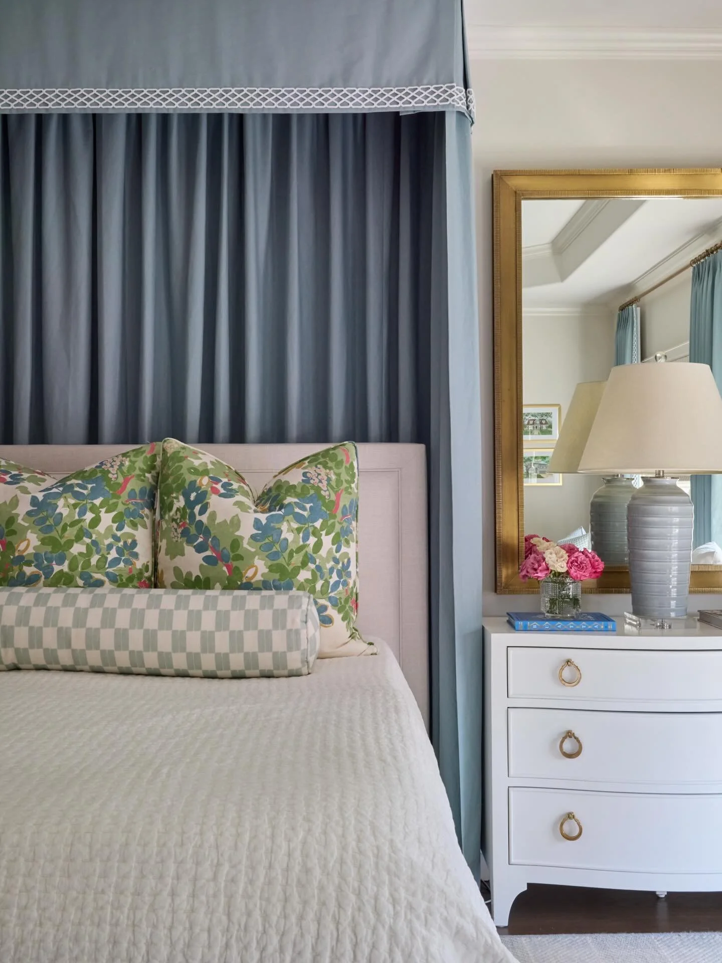 All I want for Christmas is a silent night #amandasimmonsinteriors #houstoninteriordesigner