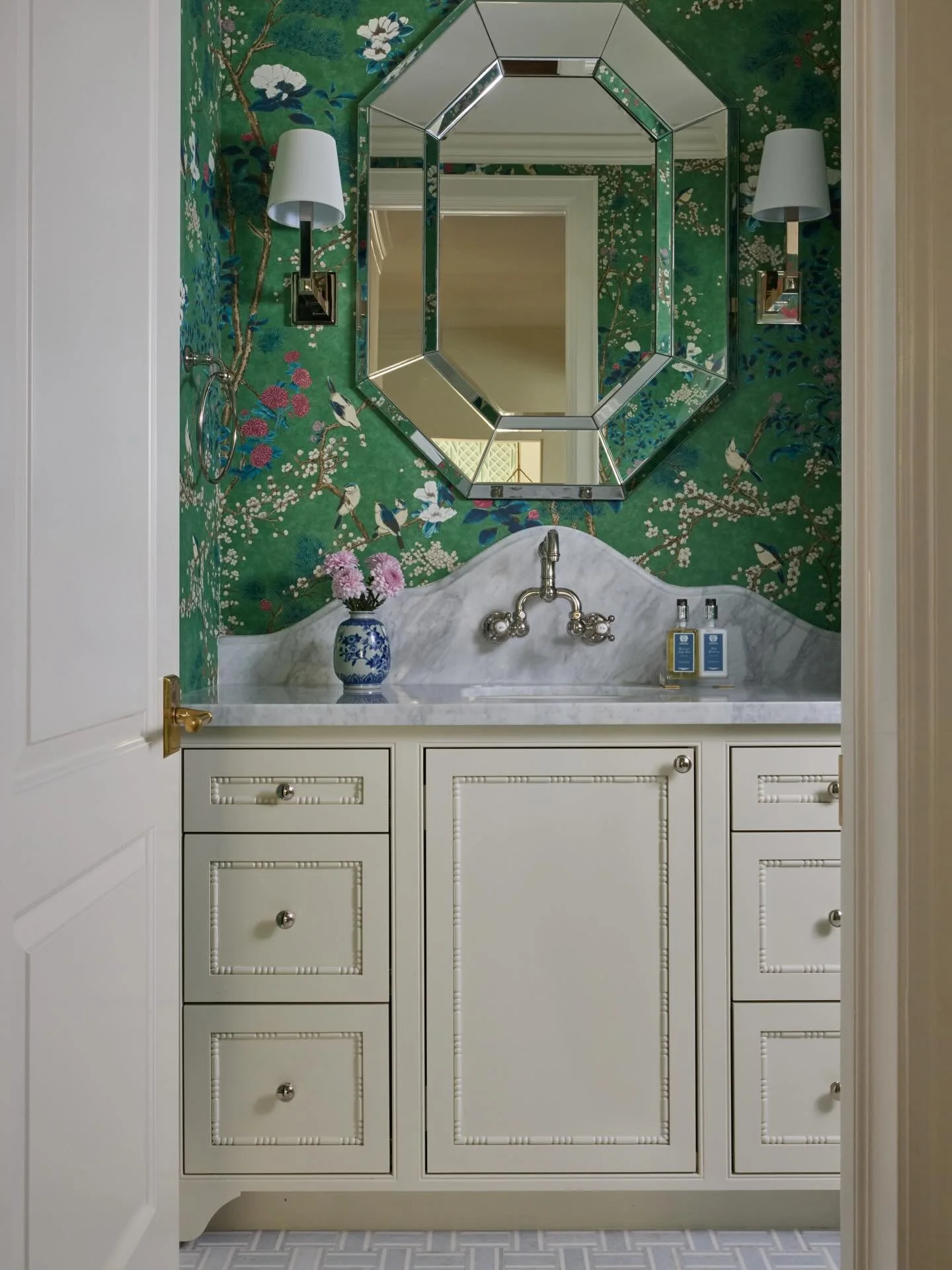 Plot twist: the faucet was perfect all along! #swipeforbefore #amandasimmonsinteriors
