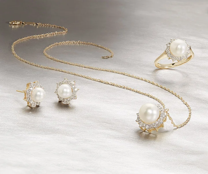 HONORA KARAT CLUSTER Rise &amp; Shine! We’ve added clusters of extra sparkly diamonds and 14K Yellow Gold to the pearls in Honora Karat Cluster. Lead a life of glitter.