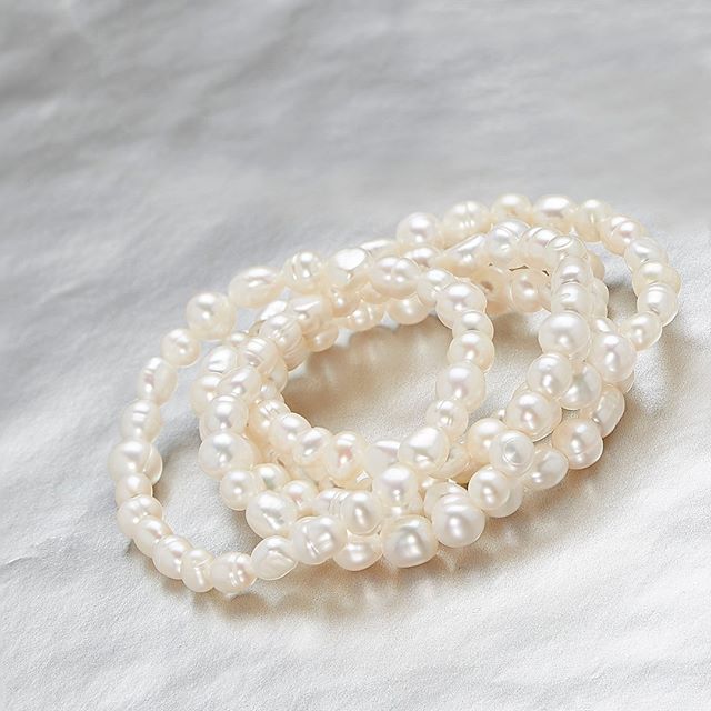 The perfect #bracelets courtesy of Honora.com! Get your #stack on!! .
Shop now 🛍 Link in bio 
#findyourluster #lusterfound #pearlsthatgowith #honorapearls
.
.⠀
.⠀
#honora #pearls #beauty #natural #wedding #fallwedding #fall #flashesofdelight #thatsd