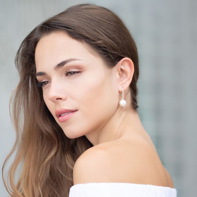 Sundays are for statement earrings 💁✨ What are you waiting for?
(Shop link in bio)
. 
#findyourluster #lusterfound #pearlsthatgowith #honorapearls
.
.⠀
.⠀
#honora #pearls #beauty #natural #wedding #fallwedding #fall #flashesofdelight #thatsdarling #
