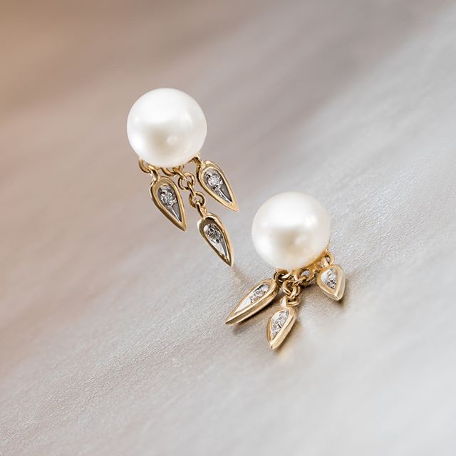 Happy #November! Meet the perfect #fall #earrings 🍂
Link in bio .
#findyourluster #lusterfound #pearlsthatgowith #honorapearls .
.⠀
.⠀
#honora #pearls #beauty #natural #wedding #fallwedding #flashesofdelight #thatsdarling #accessories #pursuepretty 