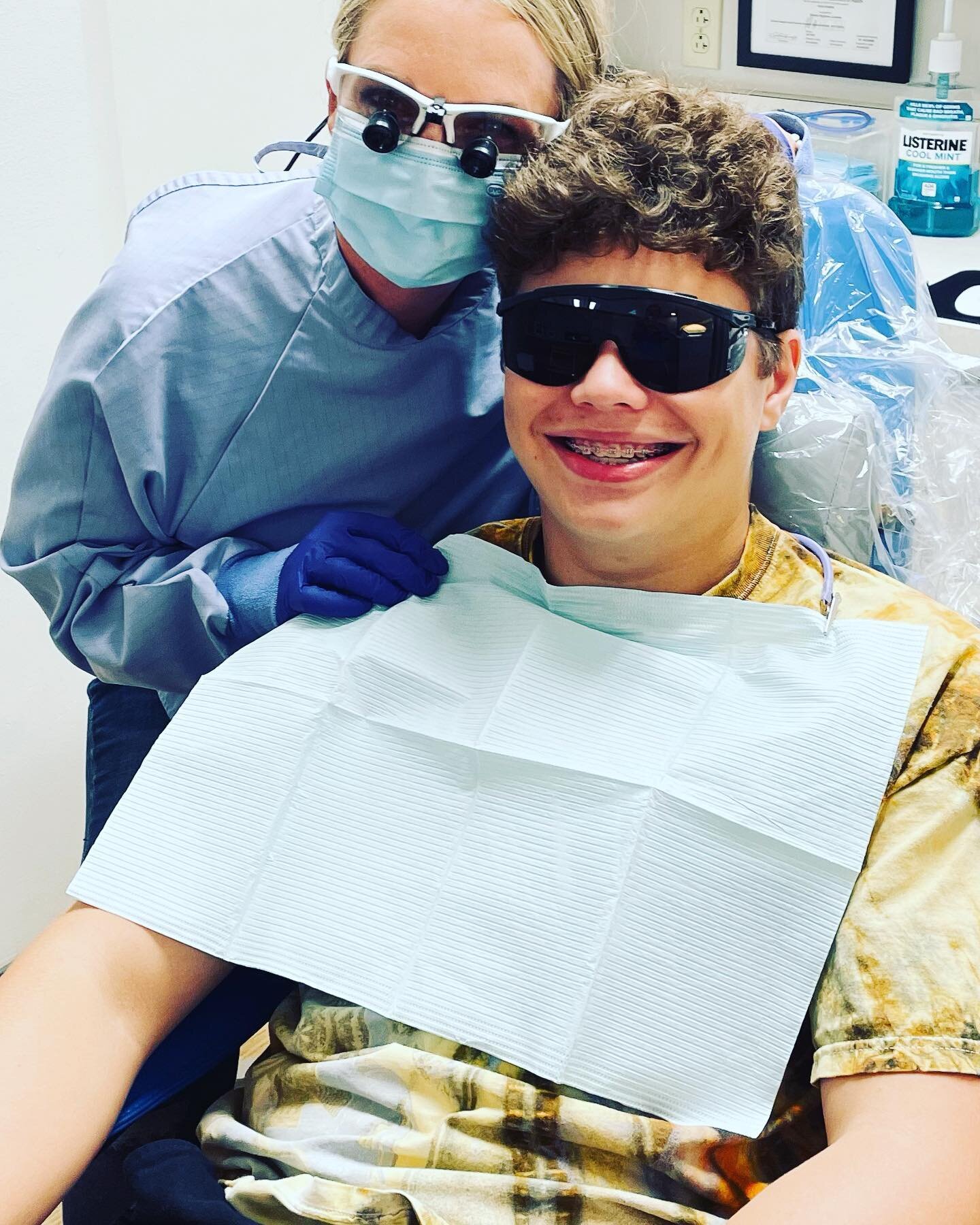 Summer break = clean your kids teeth  when you&rsquo;re a dental hygienist 🦷🪥 🌞They both got a great hygiene report card and were fun to have at the office 
#dentist #dentalhygienist #rdhlife #rdh #periodontist #seattletopdentist #topdentist #kids