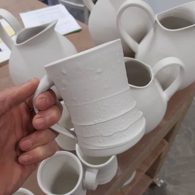 Over- fired work from the other day.  Surprisingly nothing slumped but a ton of bloating.  On the bright side I love making pitchers and am excited about the new handles on my small mugs.  Time to make more! .
.
.
#overfired #over-fired #kilnmisshap 