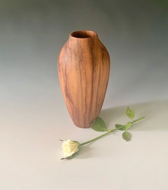 Red camphor vase