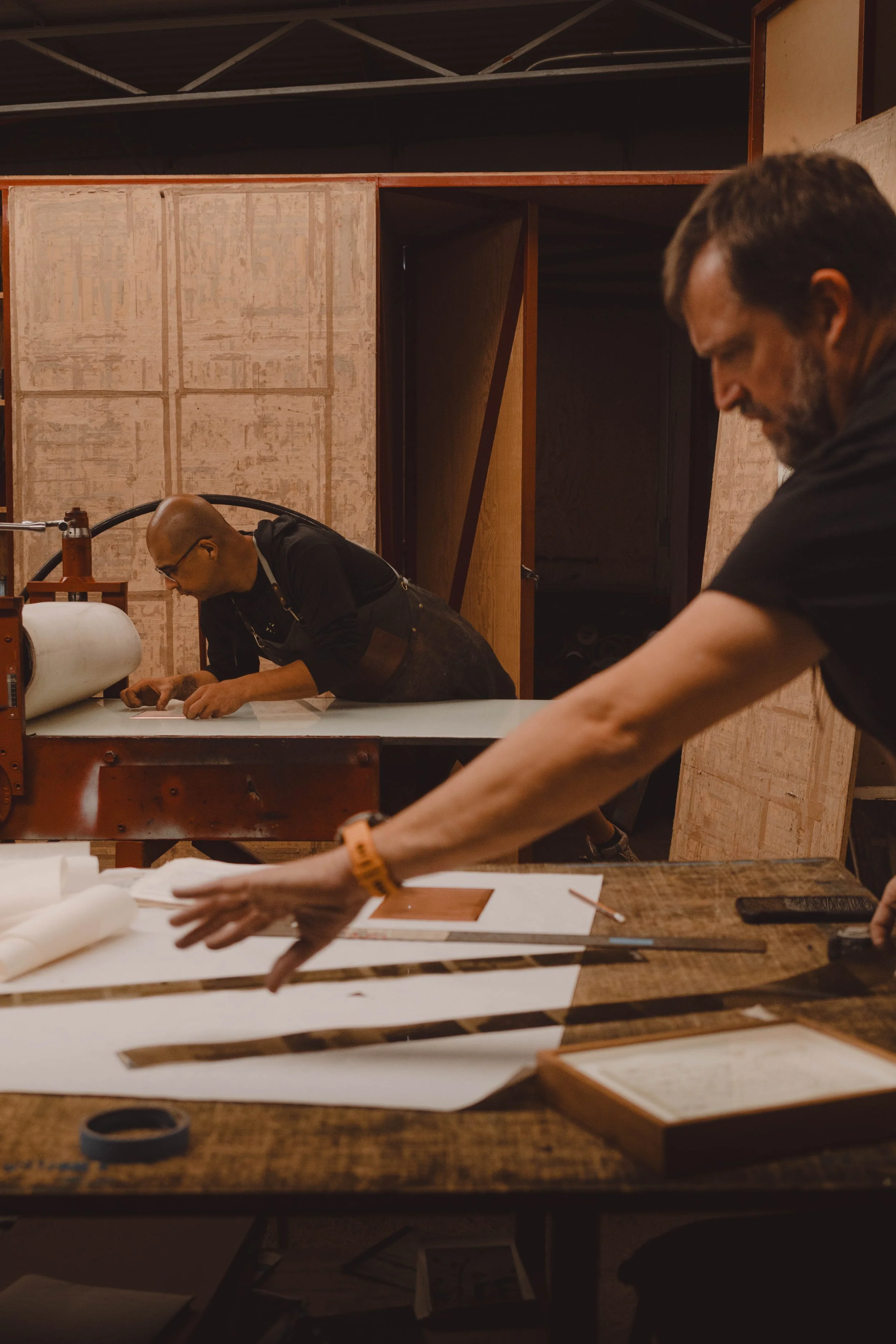 Atmósfera concentración creativa Taller Mike, alquimia fotográfica penumbra