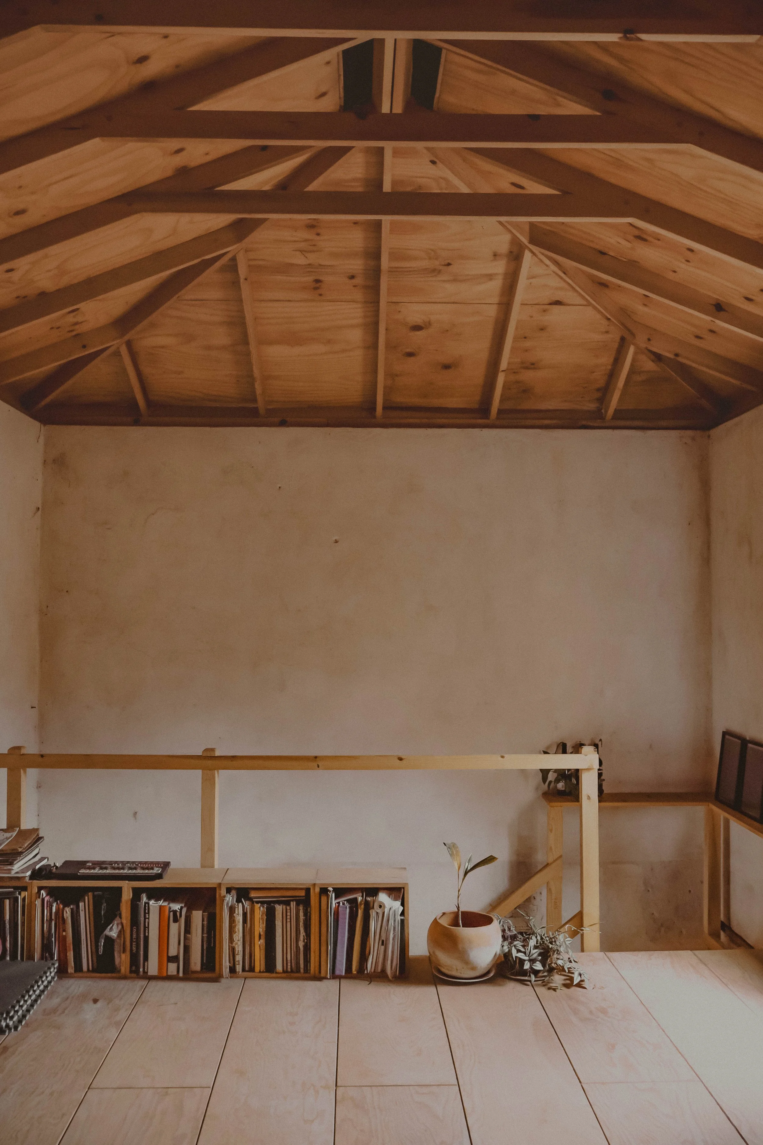 Materialidad sin disfraces Torre Orduña, madera refinada