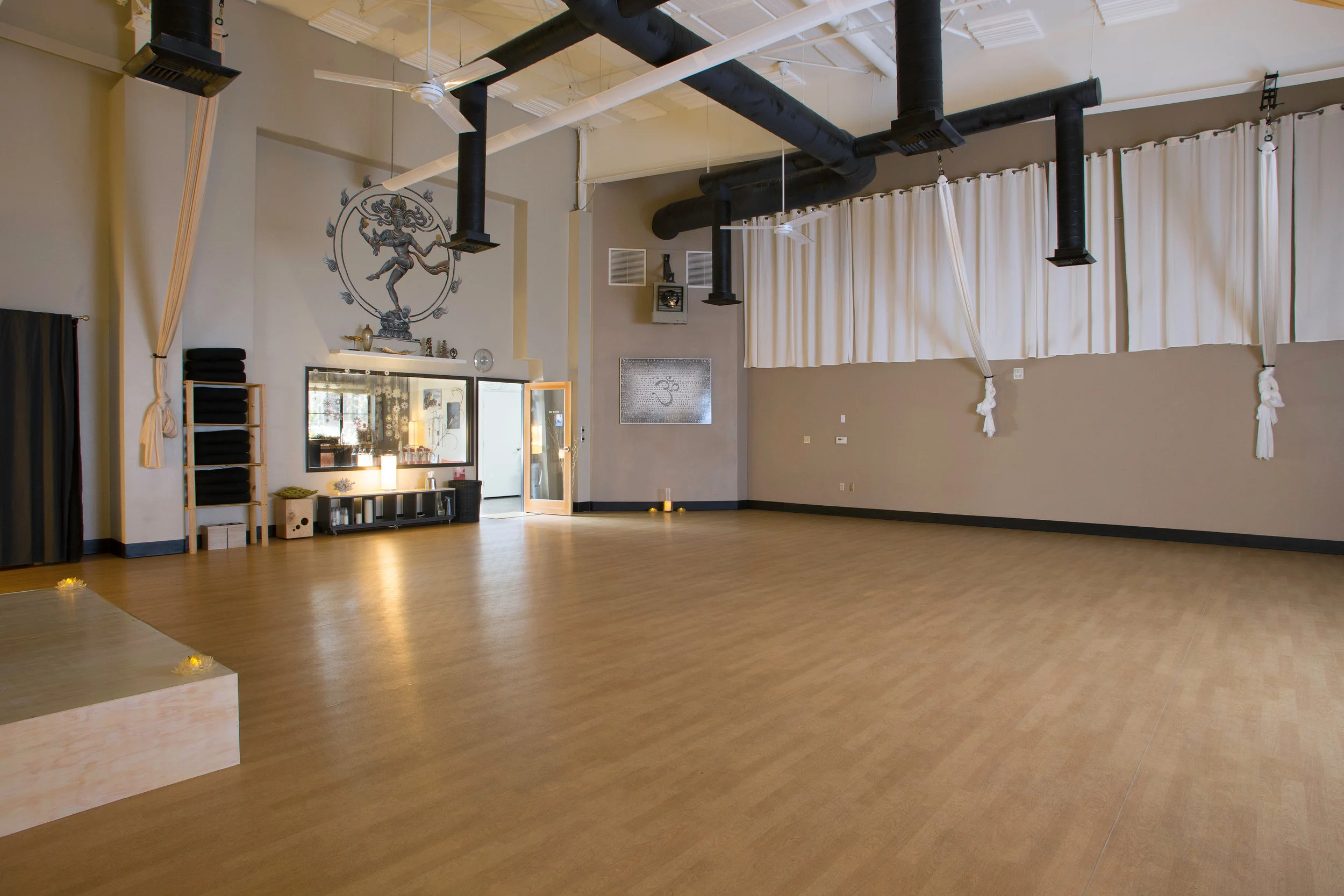 Lobby1.jpg