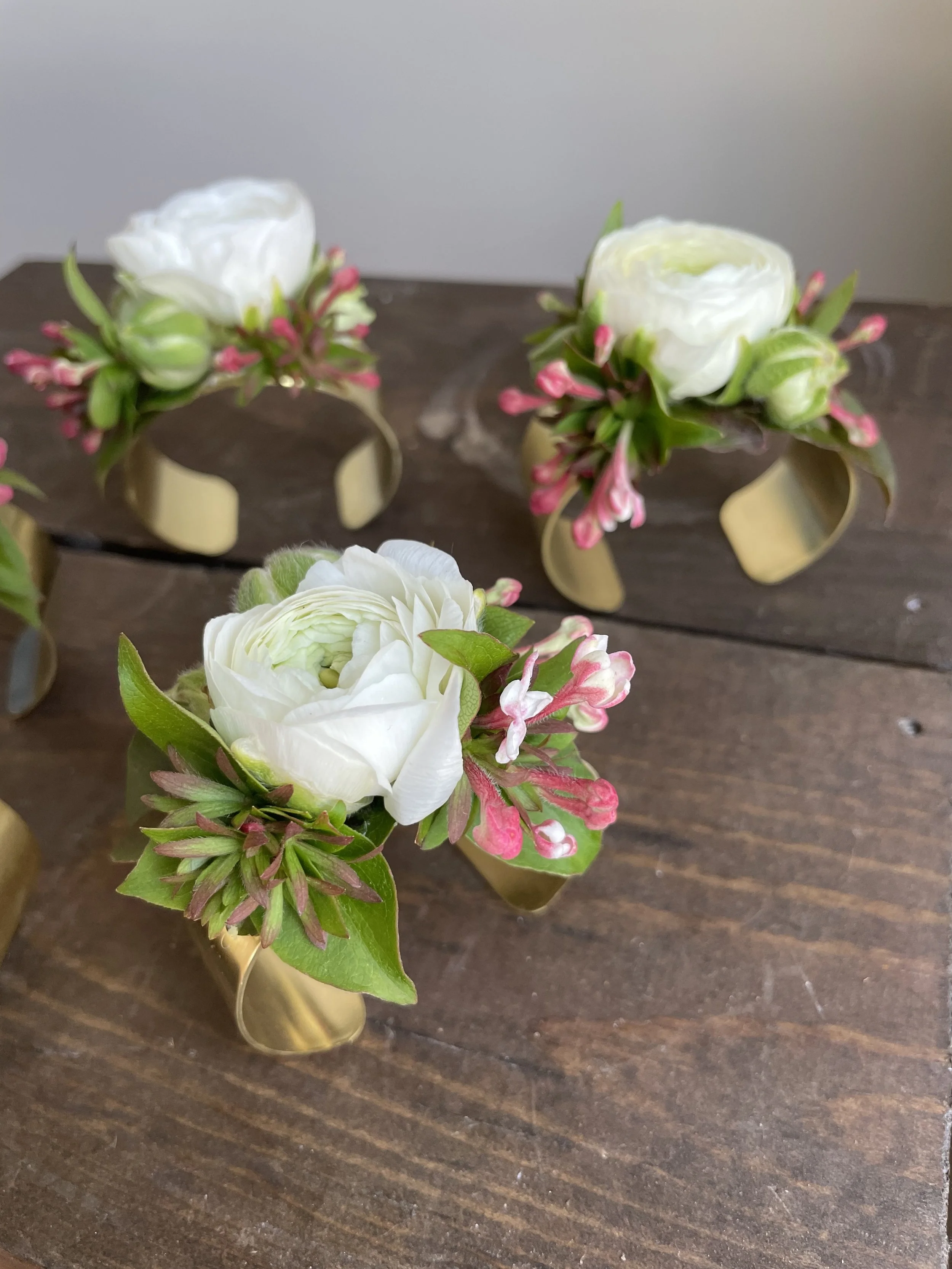 wristlet corsage.jpg