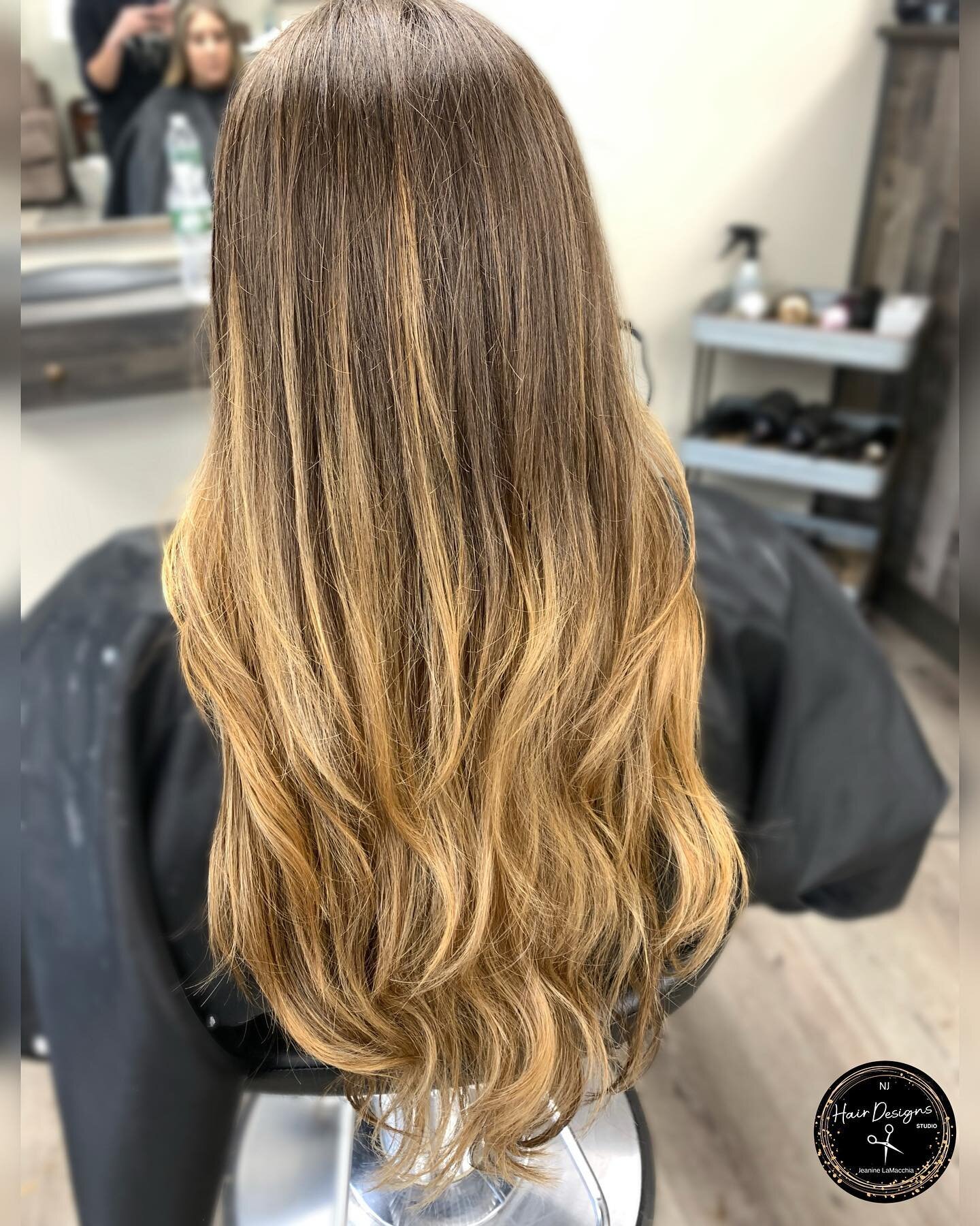 Looks at this balayage queen👑💛

#hairstylist #bestofnjbeauty #hairstylist #hairstyles #brunettebeauty #brunettehighlights #haircolor #modernsalon #njhairstylist #hairbyme #njhairdesigns #haircut #balayage #freshcuts #highlights #haircolor #blondeha