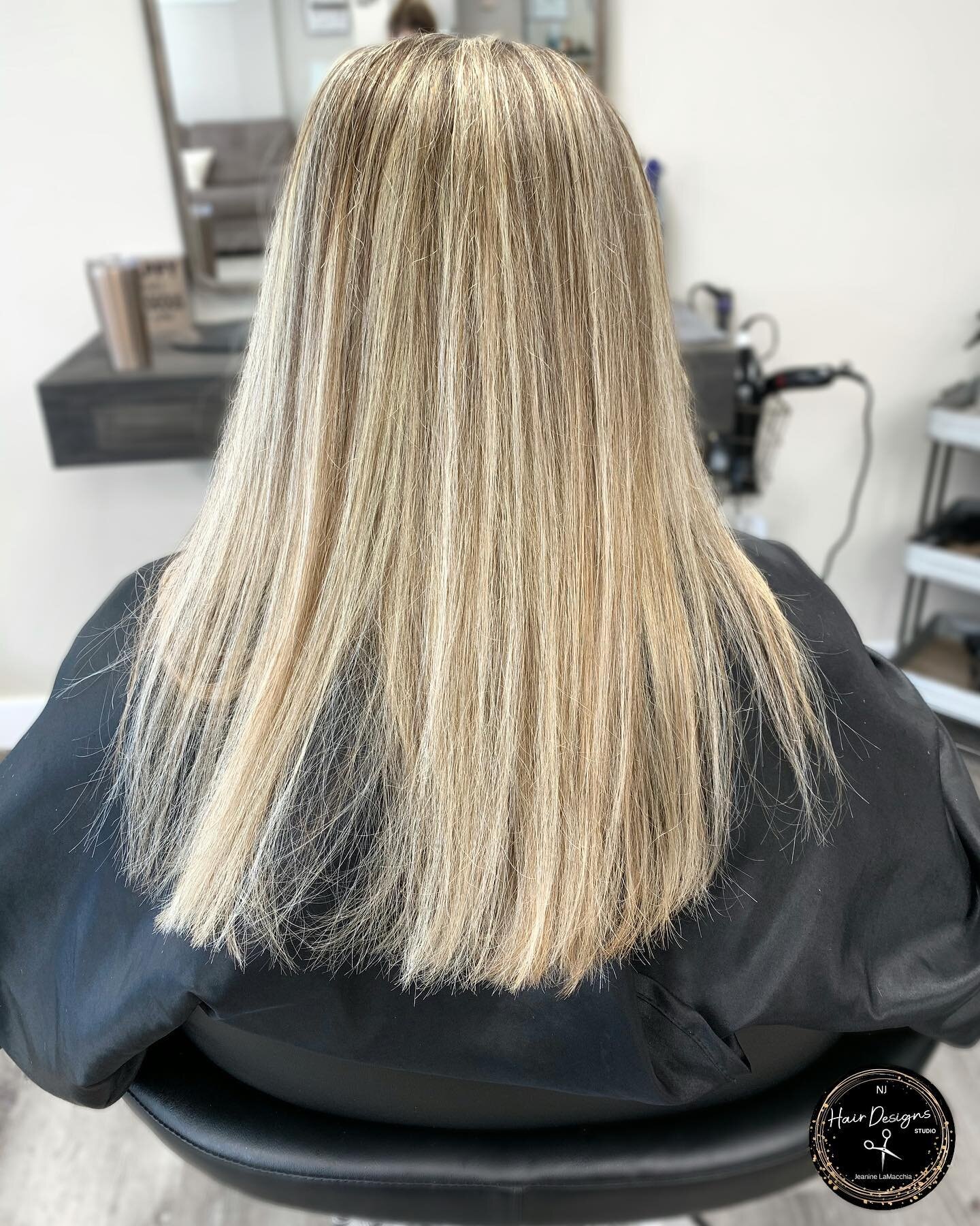 ⭐️Complete Color⭐️

#hairstylist #bestofnjbeauty #healthyhair #hairstyles #haircare #blondebalayage #brunettehighlights #haircolor #modernsalon #njhairstylist #hairbyme #njhairdesigns #haircut #balayage #freshcuts #highlights #haircolor #blondehair #