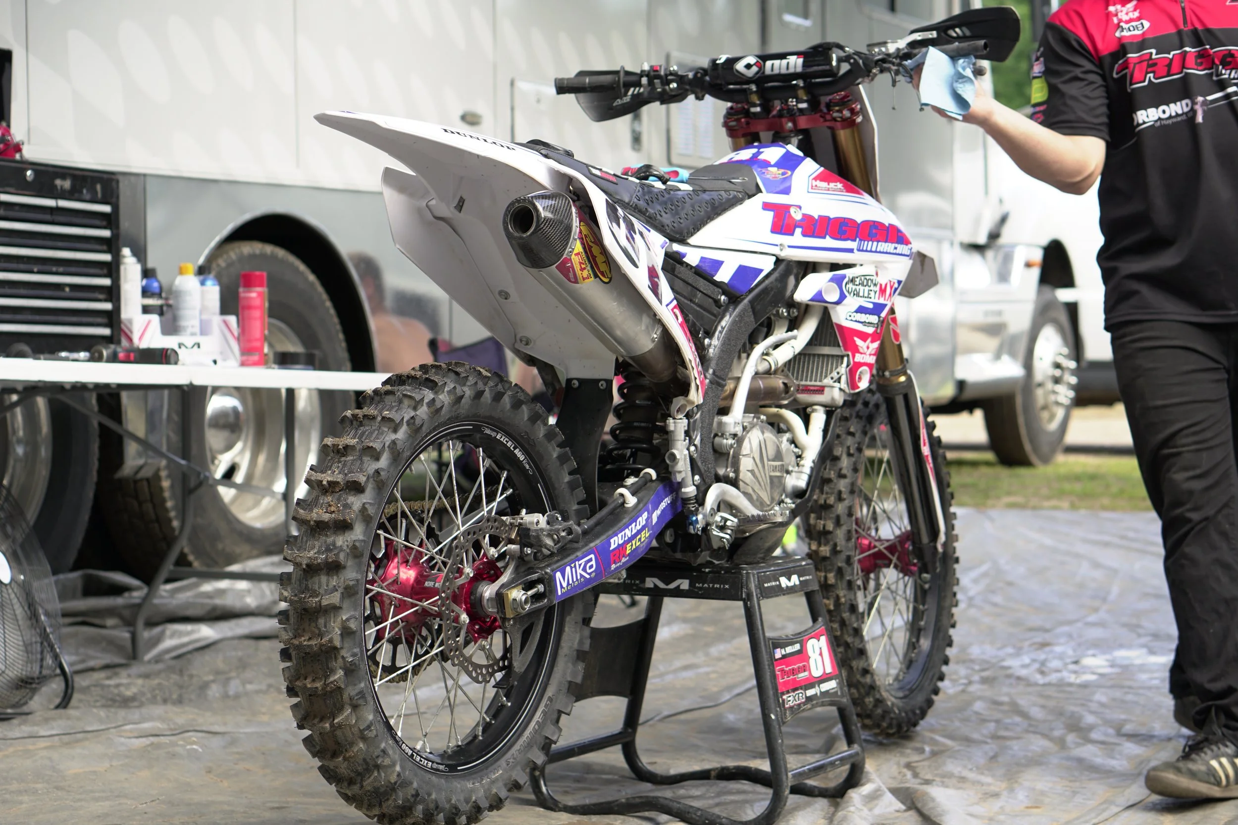 The Triggr Racing YZ450F of Henry Miller is a work of art. Has keeps his bike looking awesome each weekend and is super quick with any changes or repairs that Henry needs. Even without the support of a big factory team these two manage to beat up some big name riders. Its always great to see privateer teams achieving high levels of success each week. Here Chas makes some quick adjustments to deal with the torturous Southwick sand while Henry and him discuss the track and their approach to the day.