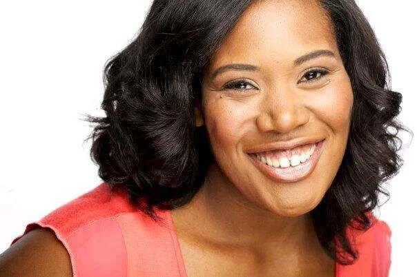 INTERVIEW: Comedian Andrina Wekontash Smith On Growing Up In The Hamptons, Headlining At The Ellen Hermanson Foundation’s Tickled Pink, And More