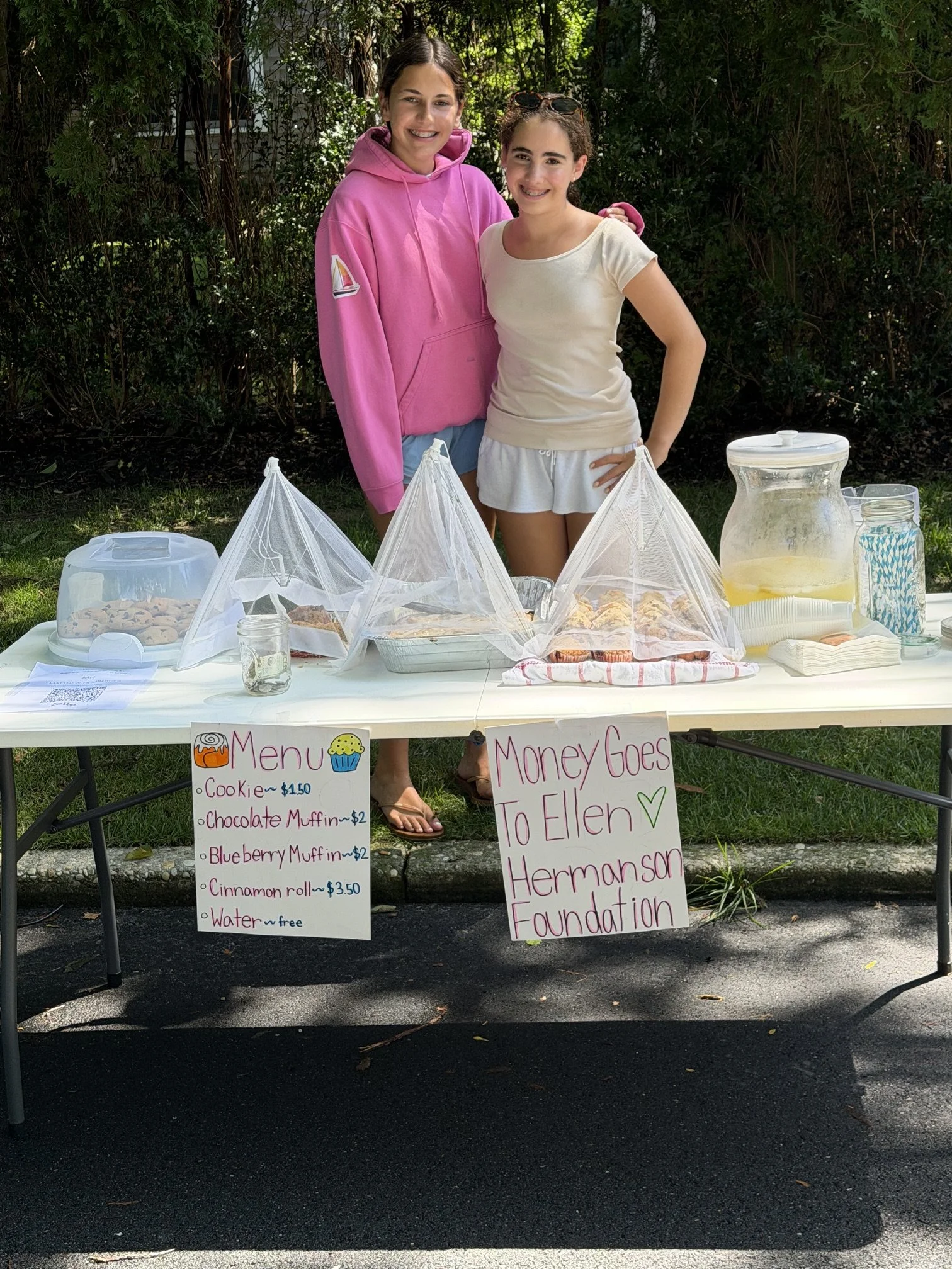 Raising More Than Dough:&nbsp;Daisy and Chelsea Raise Funds For The Ellen Hermanson Foundation
