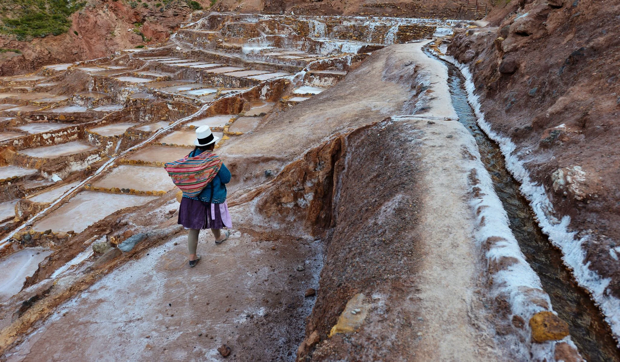 Photographing responsible voluntourism as a tool to unite the planet