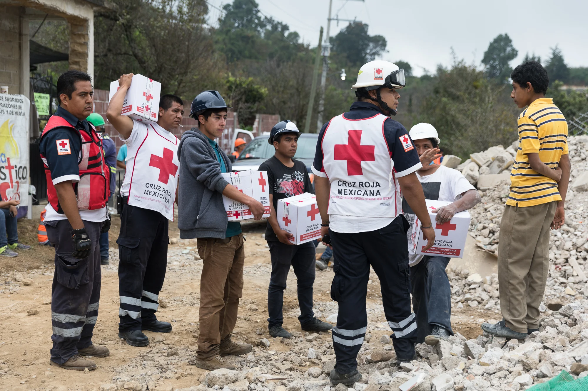 Red Cross brigades and volunteers deliver provisions to impacted households in Hueyapan Morelos. PHOTO: Francisco Alcala Torreslanda
