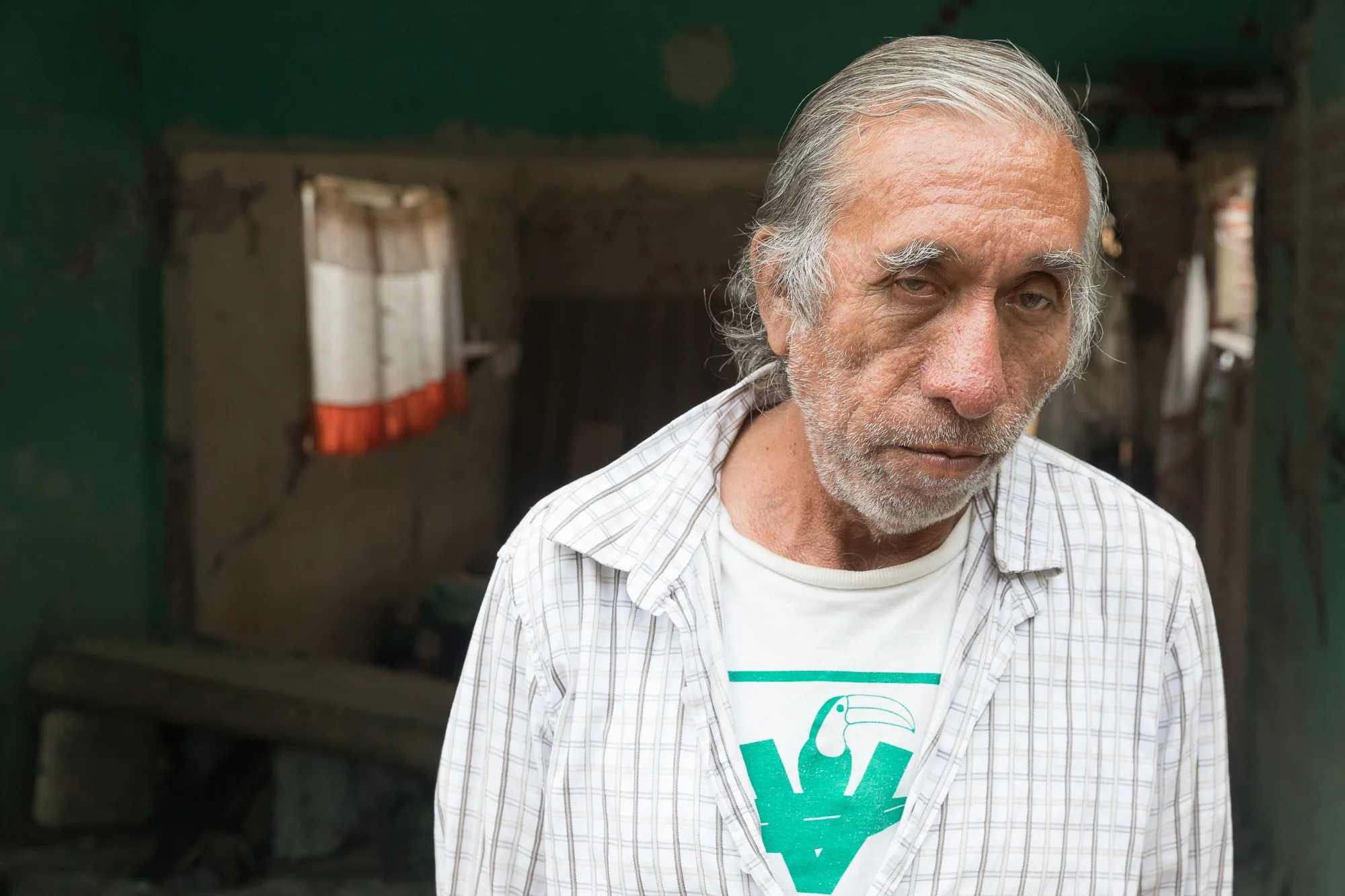 Álvaro Jaimes was able to get out of his small flat that he shares with his uncle Jesús Jaime. Now the place is completely uninhabitable. PHOTO: Francisco Alcala Torreslanda