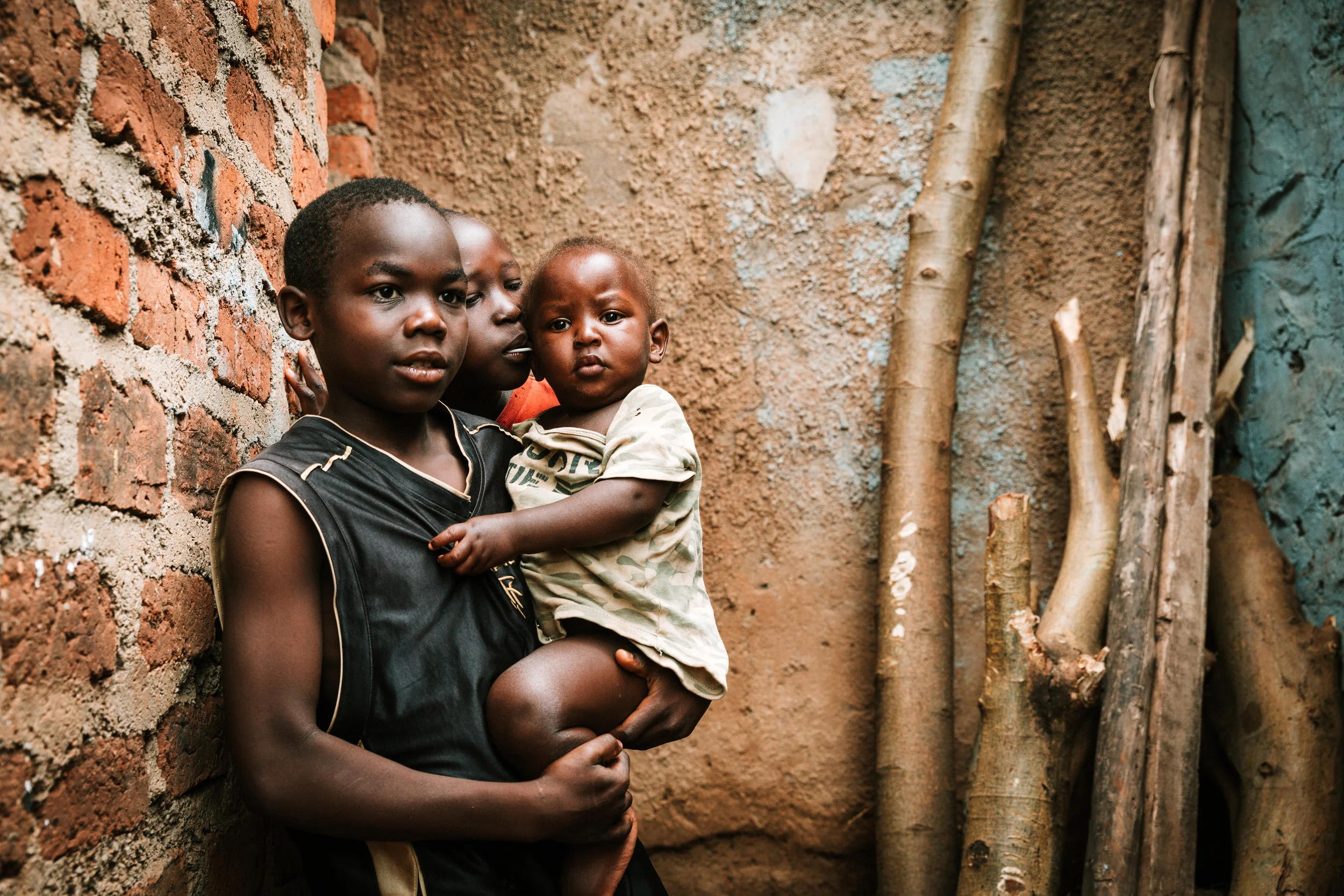 Two of Zarika's children, Mukile (12 years) and Minala (9 years) babysitting the neighbour's children. Photo by Sandra Jasmin