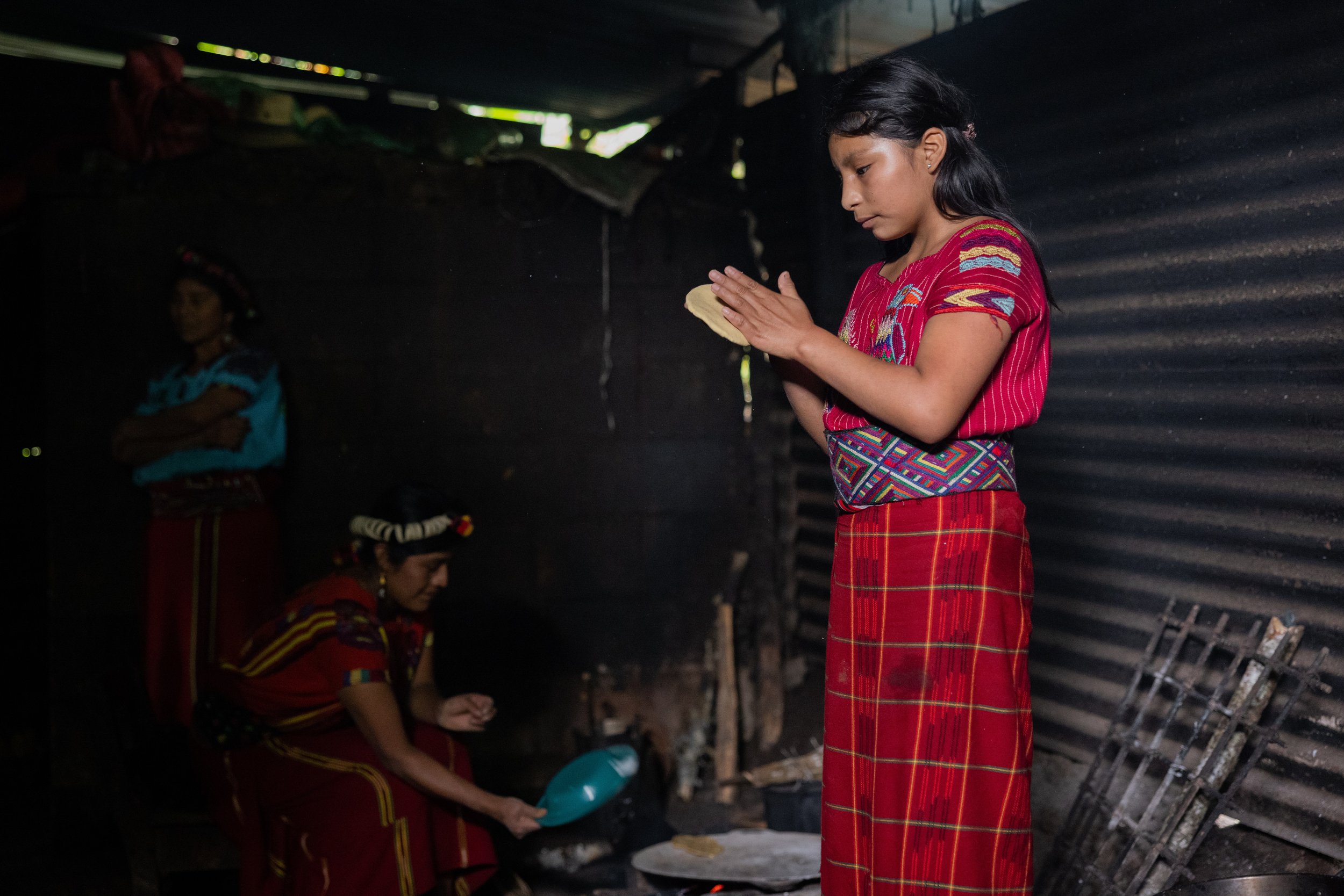 Jessenia Manuela, a student in Colegio Horizontes’ inaugural class, makes corn tortillas with her family in their kitchen. She wants to be a nurse so she can help her family and community.