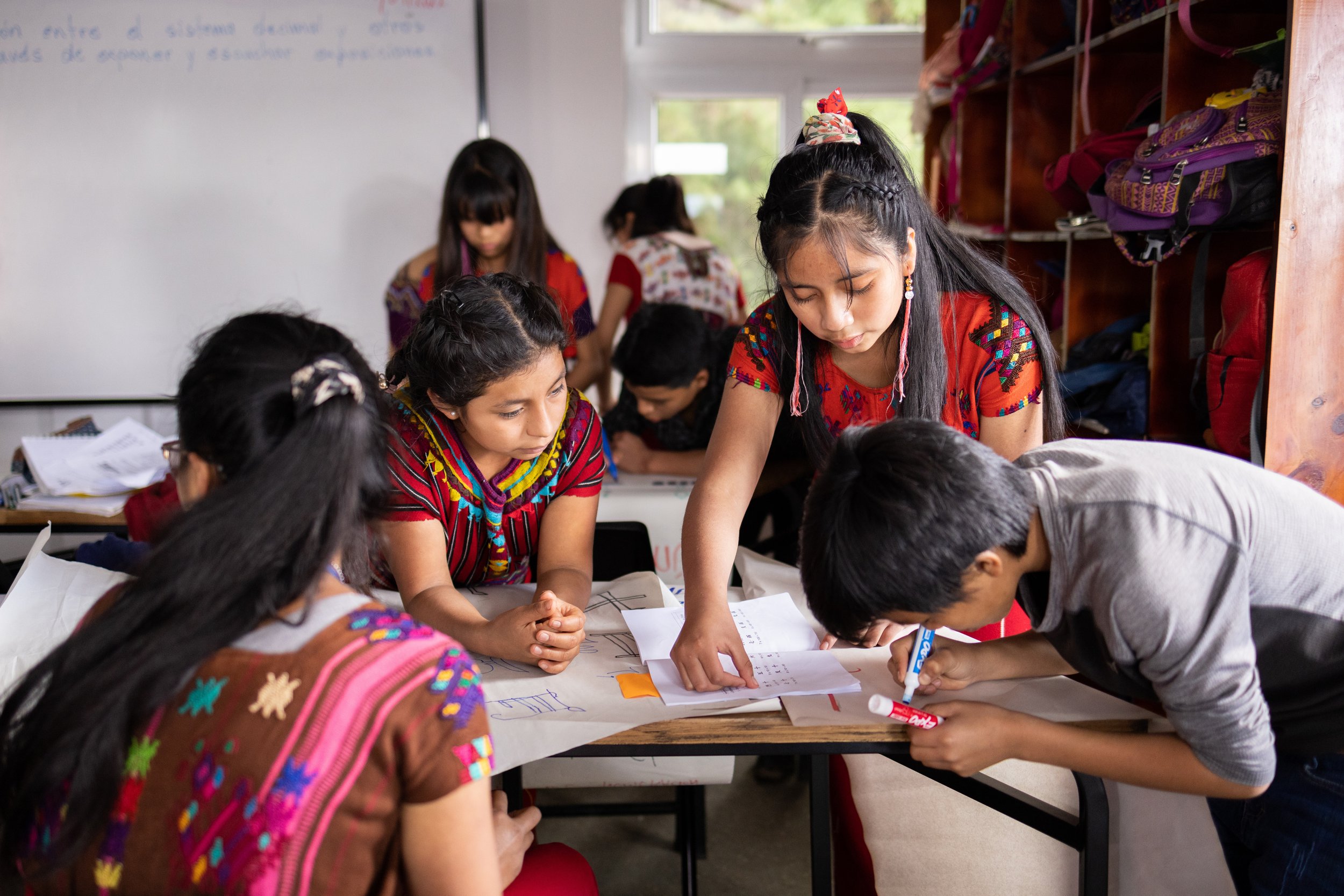 Students in Colegio Horizontes’ inaugural class enjoy collaborating within the classroom at their new school.