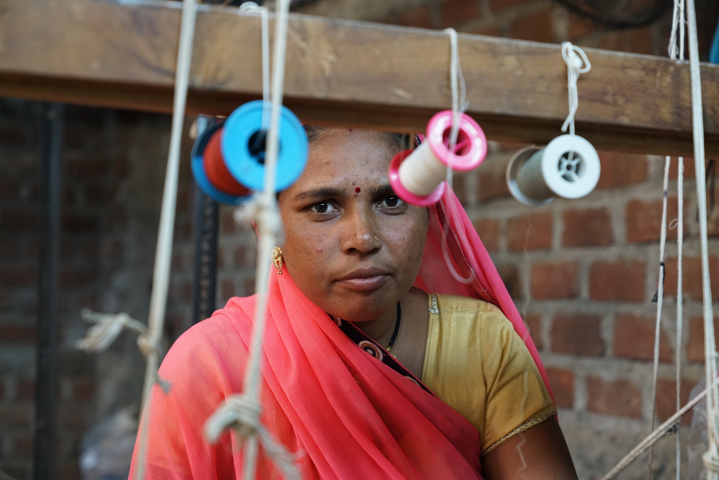 One of the weavers at the WomenWeave satellite location, approximately 7 miles from Maheshwar in a rural-agricultural area with a staff of around 20.